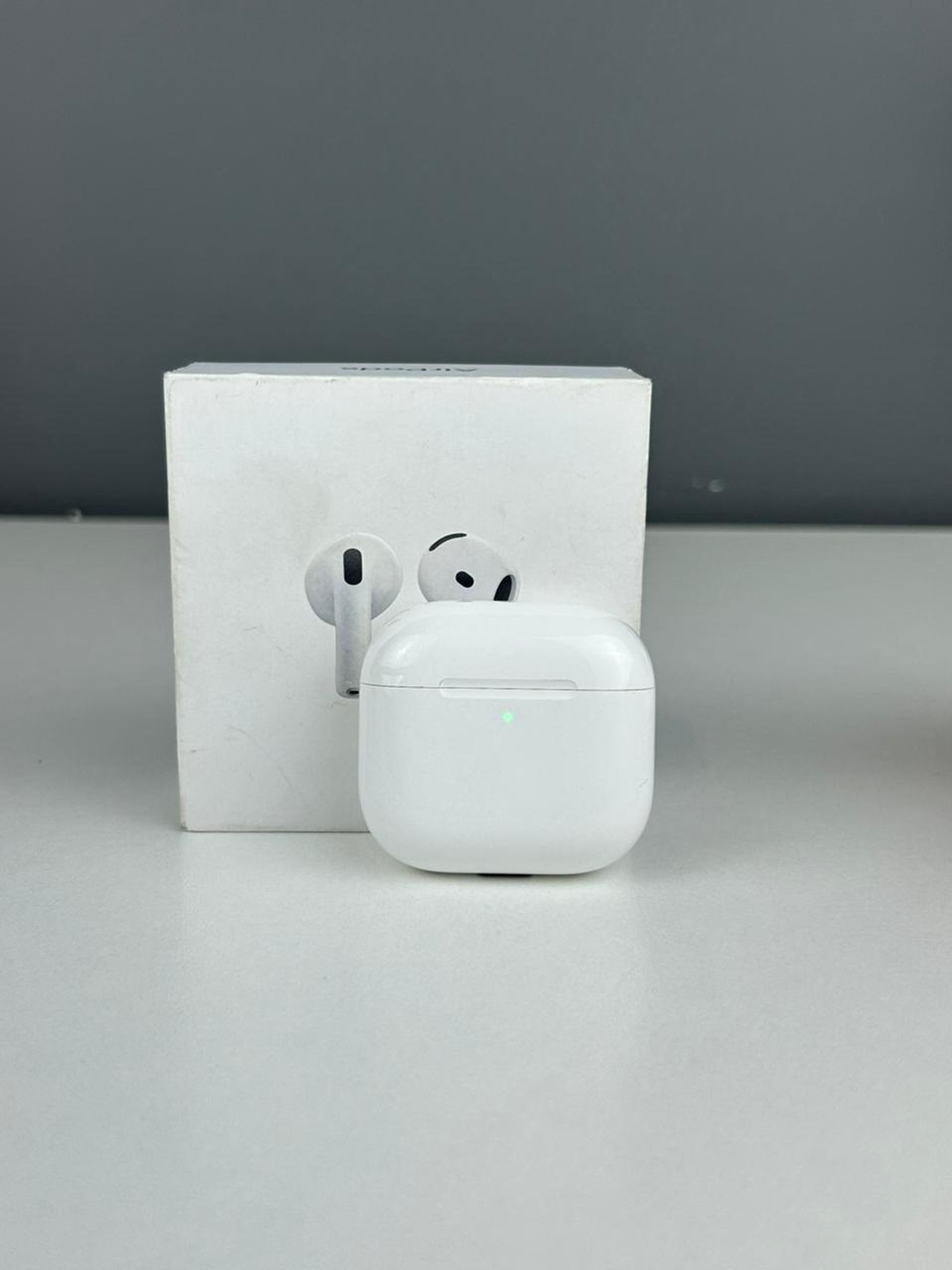 AirPods 4 series