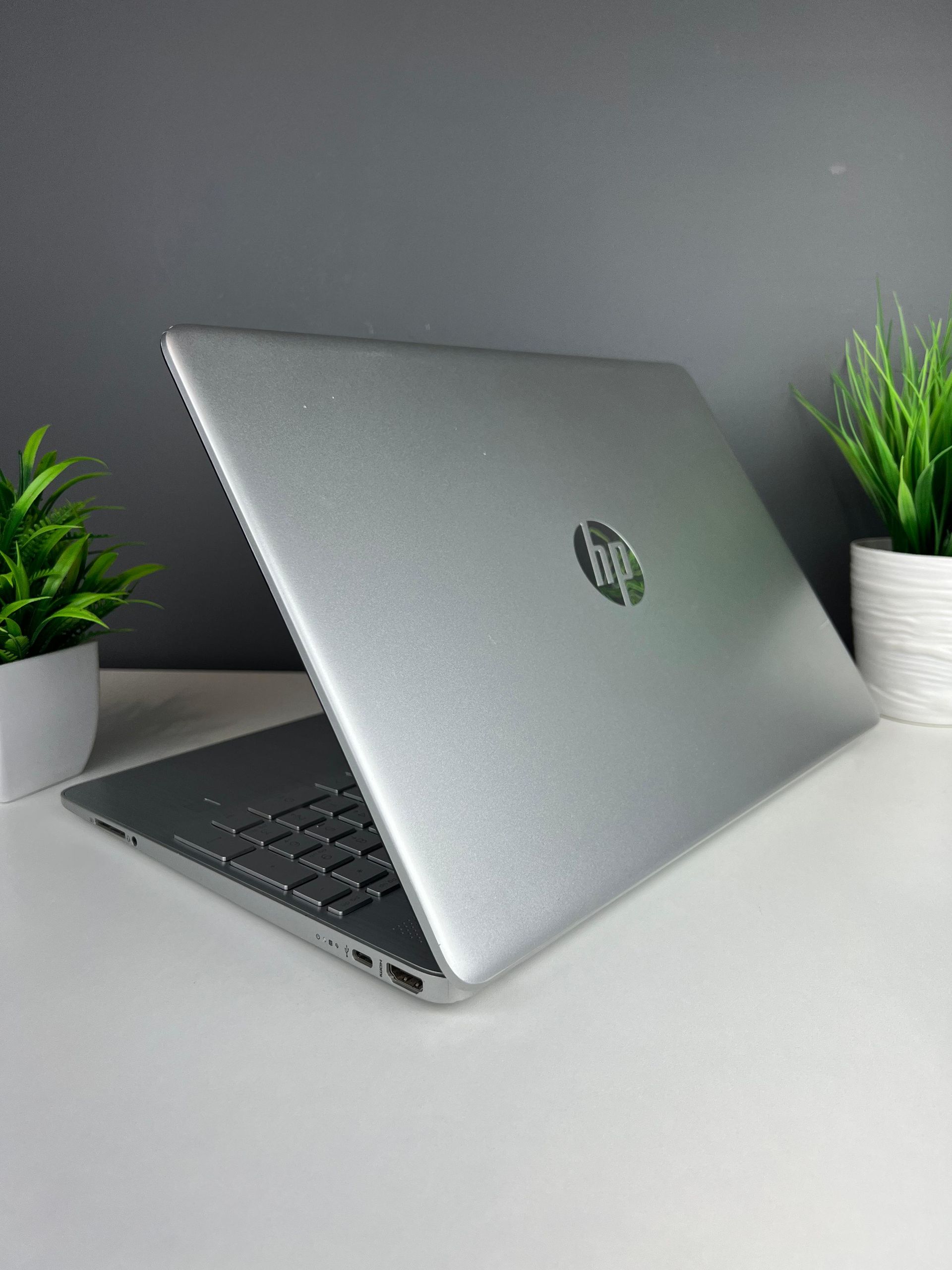 Ноутбук Hp core i3/12-пок  Intel Core i3  12-поколение  ядер 4 GB 240 GB 15 дюймов