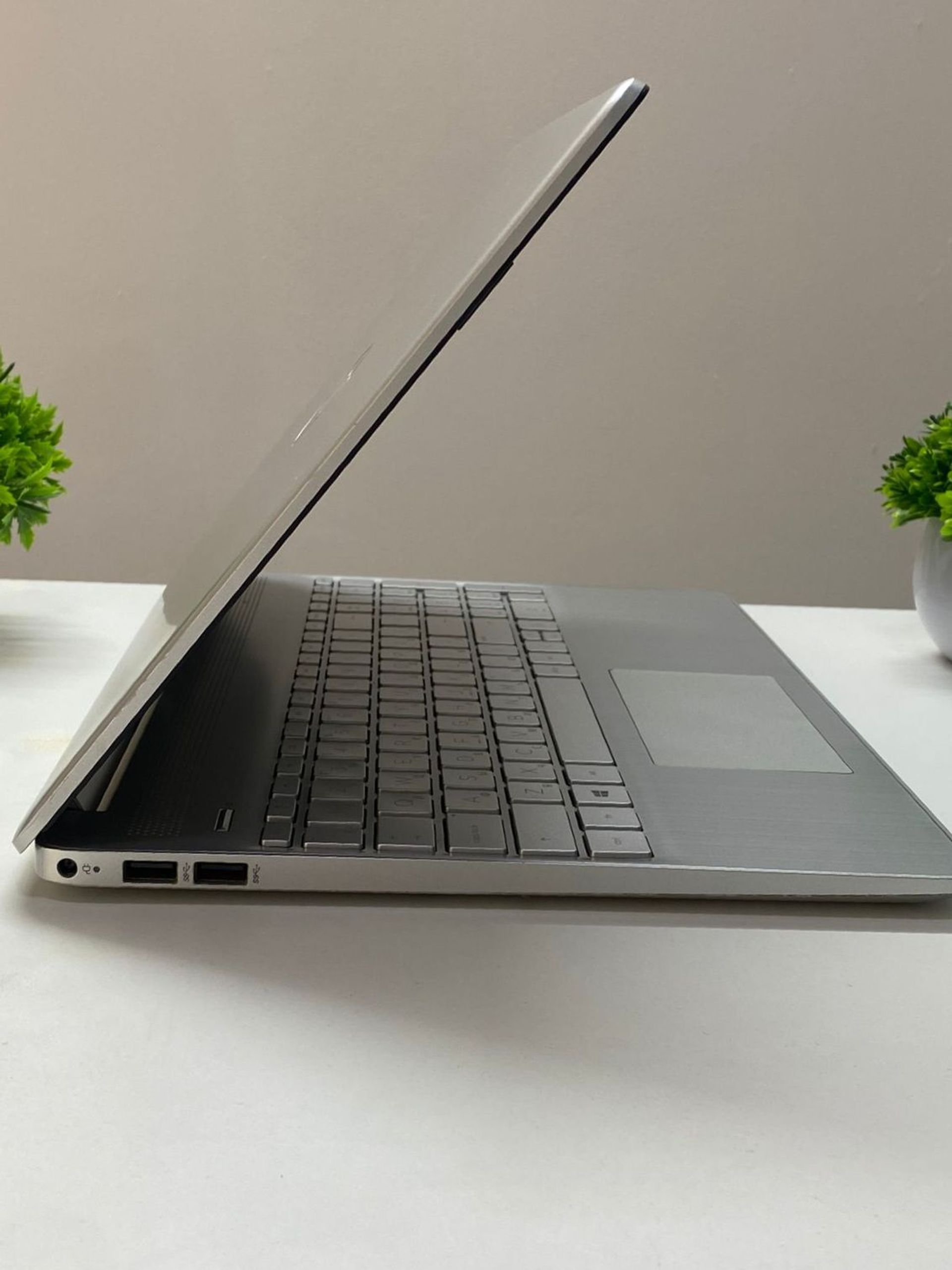 Ноутбук Hp core i3/11-пок  Intel Core i3  11-поколение  ядер 8 GB 500 GB 17 дюймов