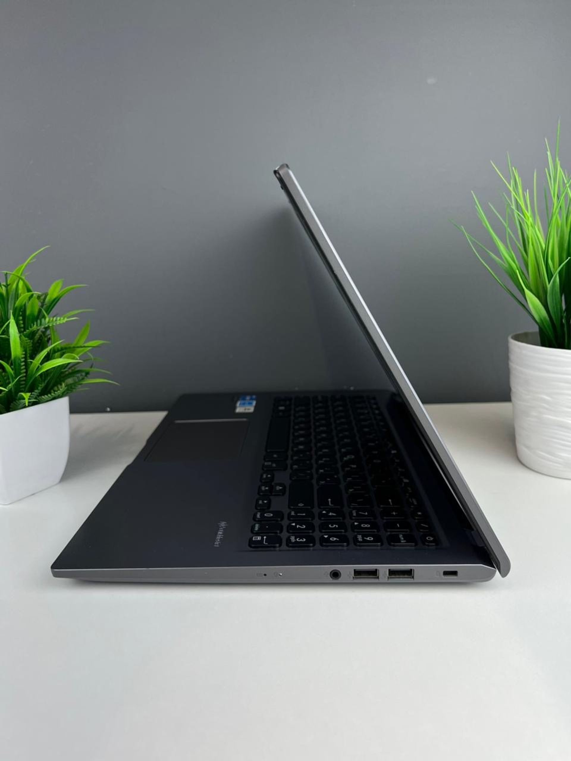 Ноутбук Asus core i3/11-пок  Intel Core i3  11-поколение  ядер 8 GB 500 GB 15 дюймов