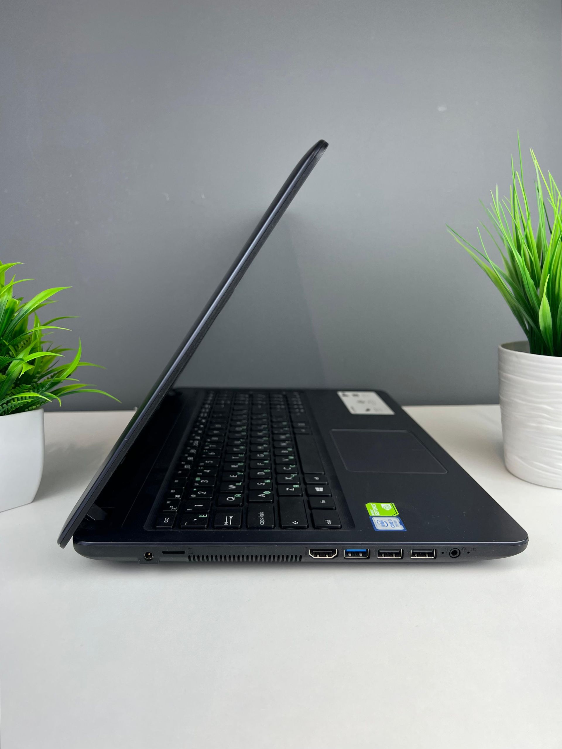 Ноутбук Asus core i3/7-пок  Intel Core i3  7-поколение  ядер 8 GB 256 GB