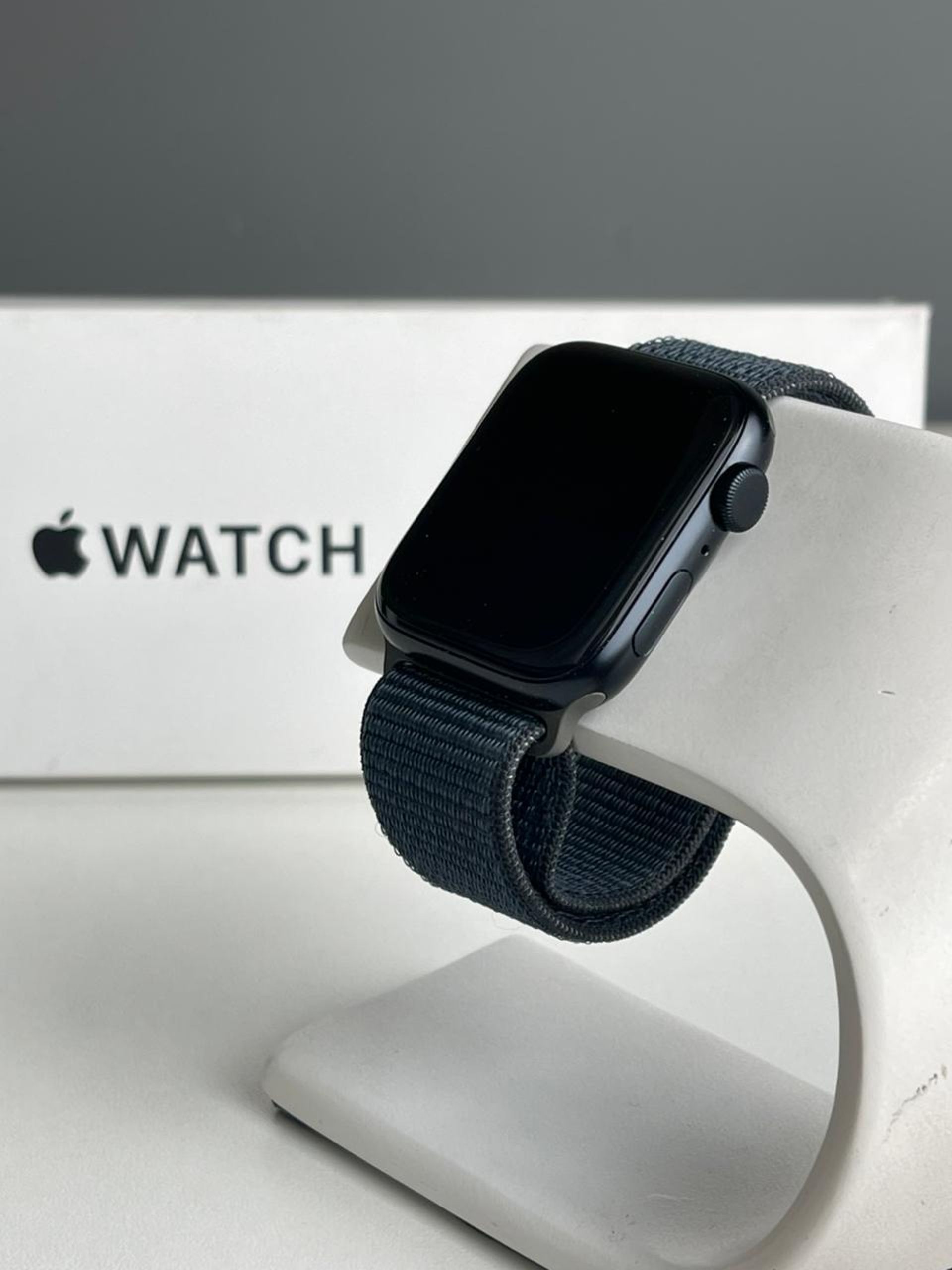 Apple Watch SE 44 мм (2е поколение)