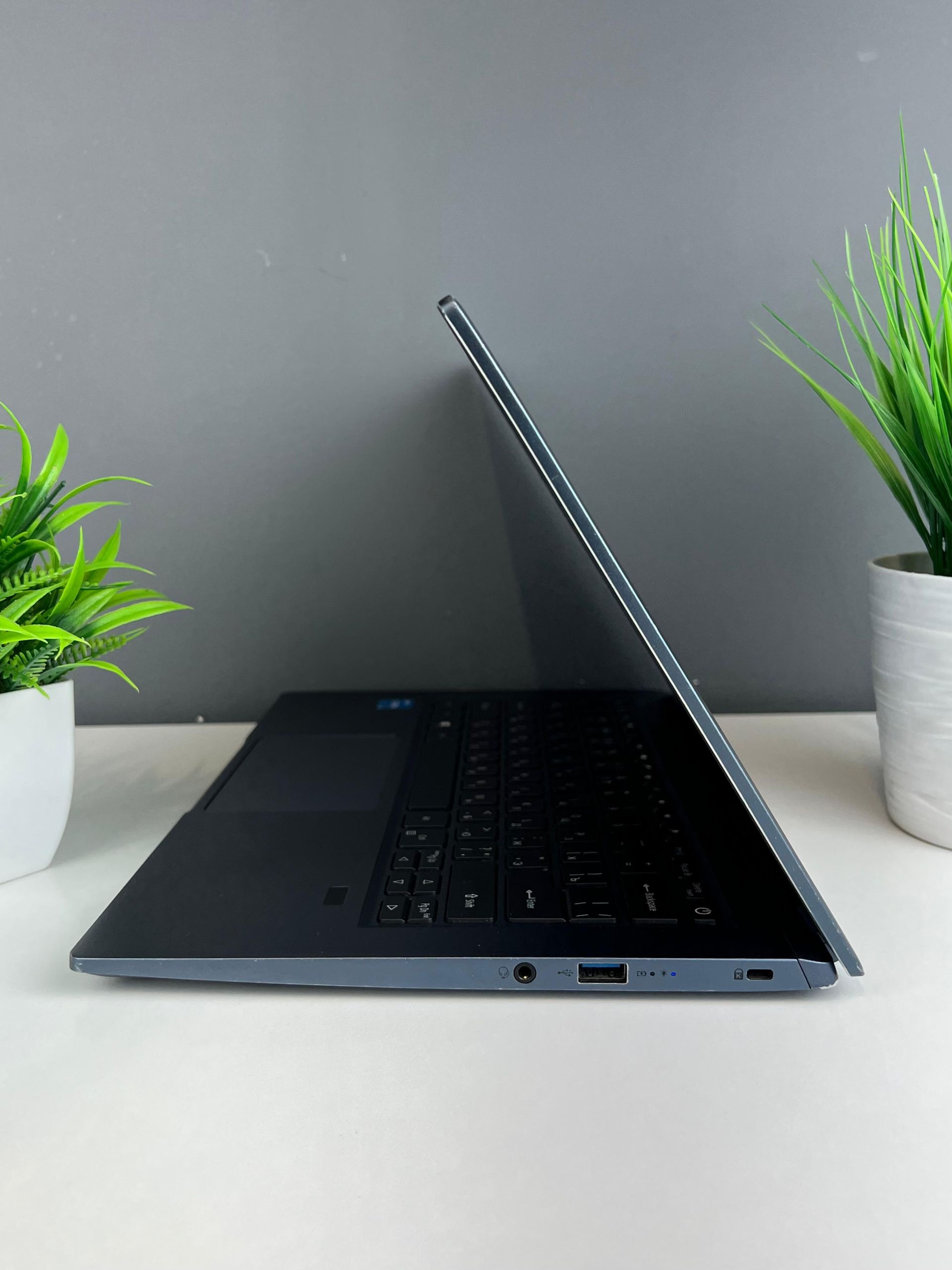 Ноутбук Asus core i3/11-пок  Intel Core i3  11-поколение  ядер 8 GB 256 GB 13 дюймов