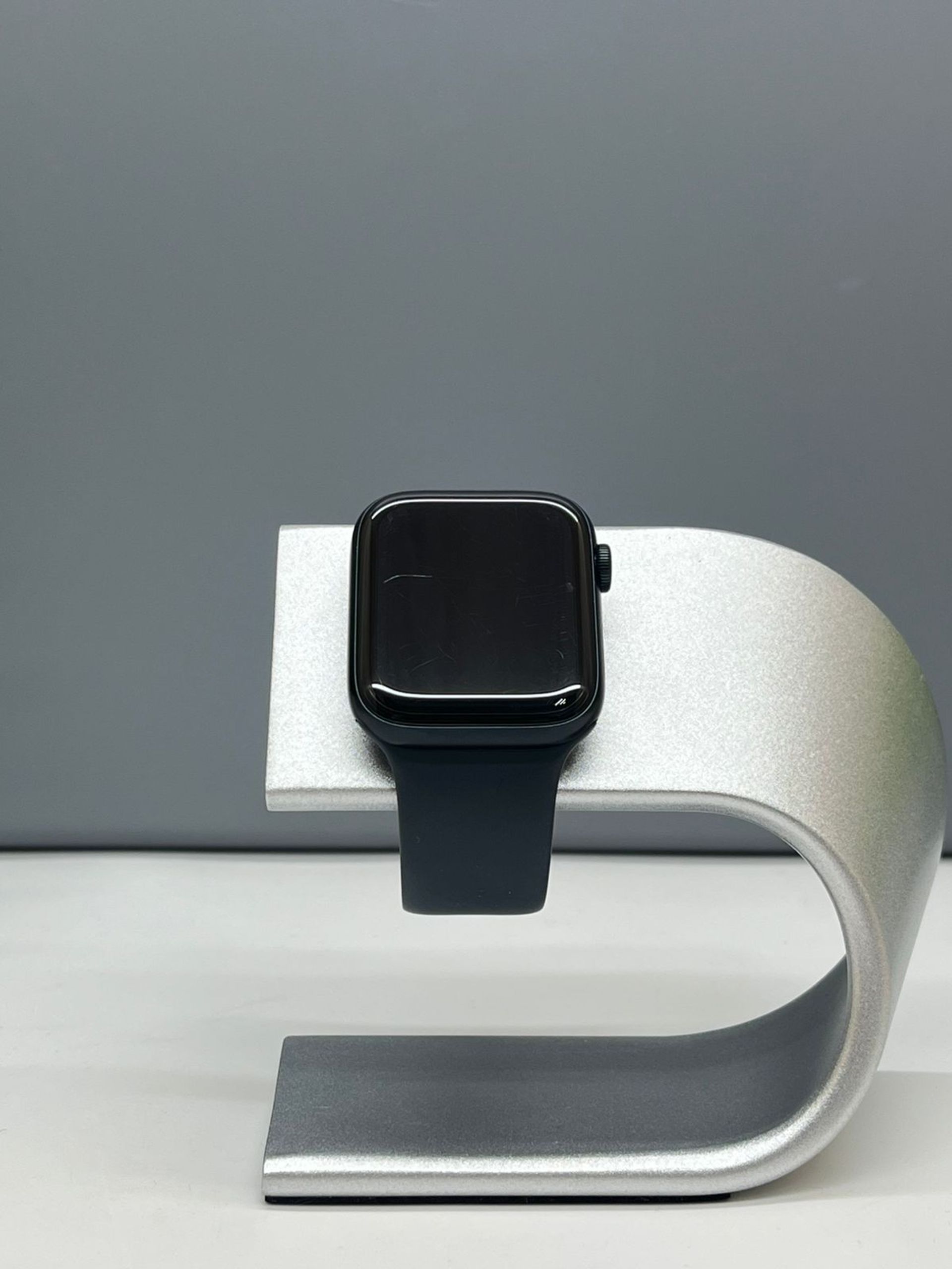 Apple Watch SE 44 мм (2е поколение)