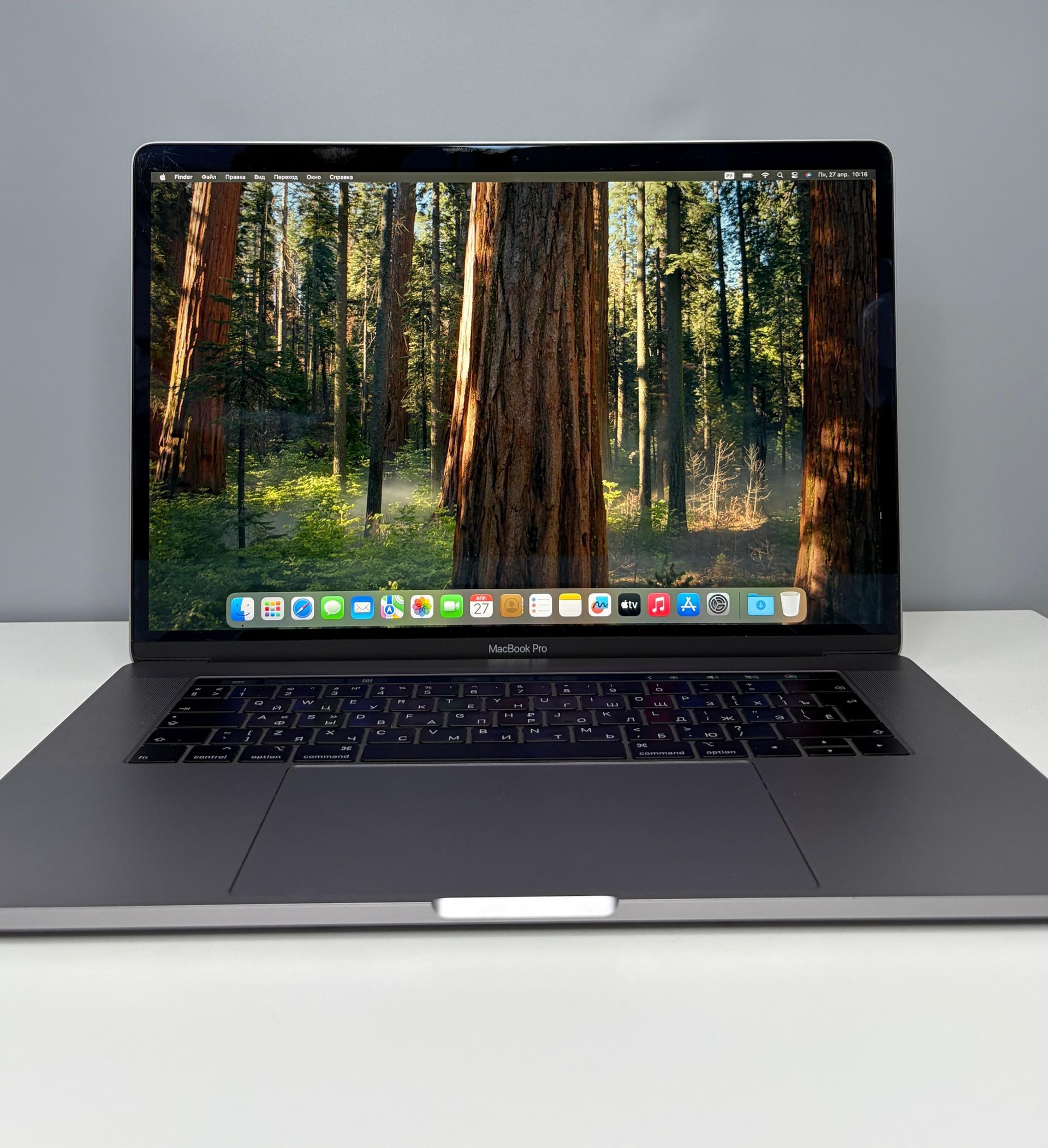 Ноутбук Apple macbook pro 15 intel i9  Intel Core i9  9-поколение  ядер 16 GB 512 GB 15 дюймов
