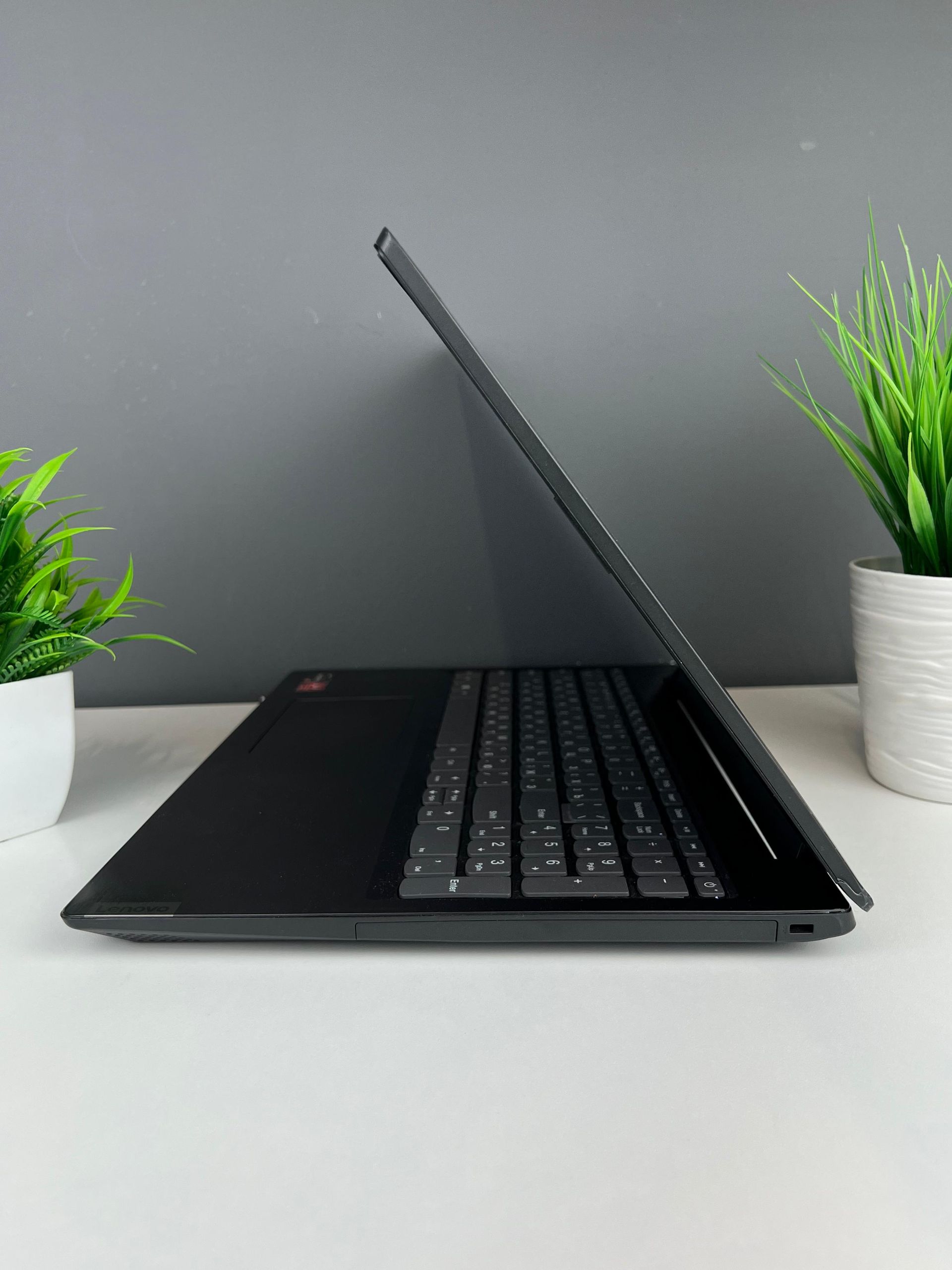 Ноутбук Lenovo ryzen 7 (3-е поколение) 2019 (8 ядер / 16 потоков) AMD Ryzen 7 3-поколение ядер 8 GB 13 дюймов