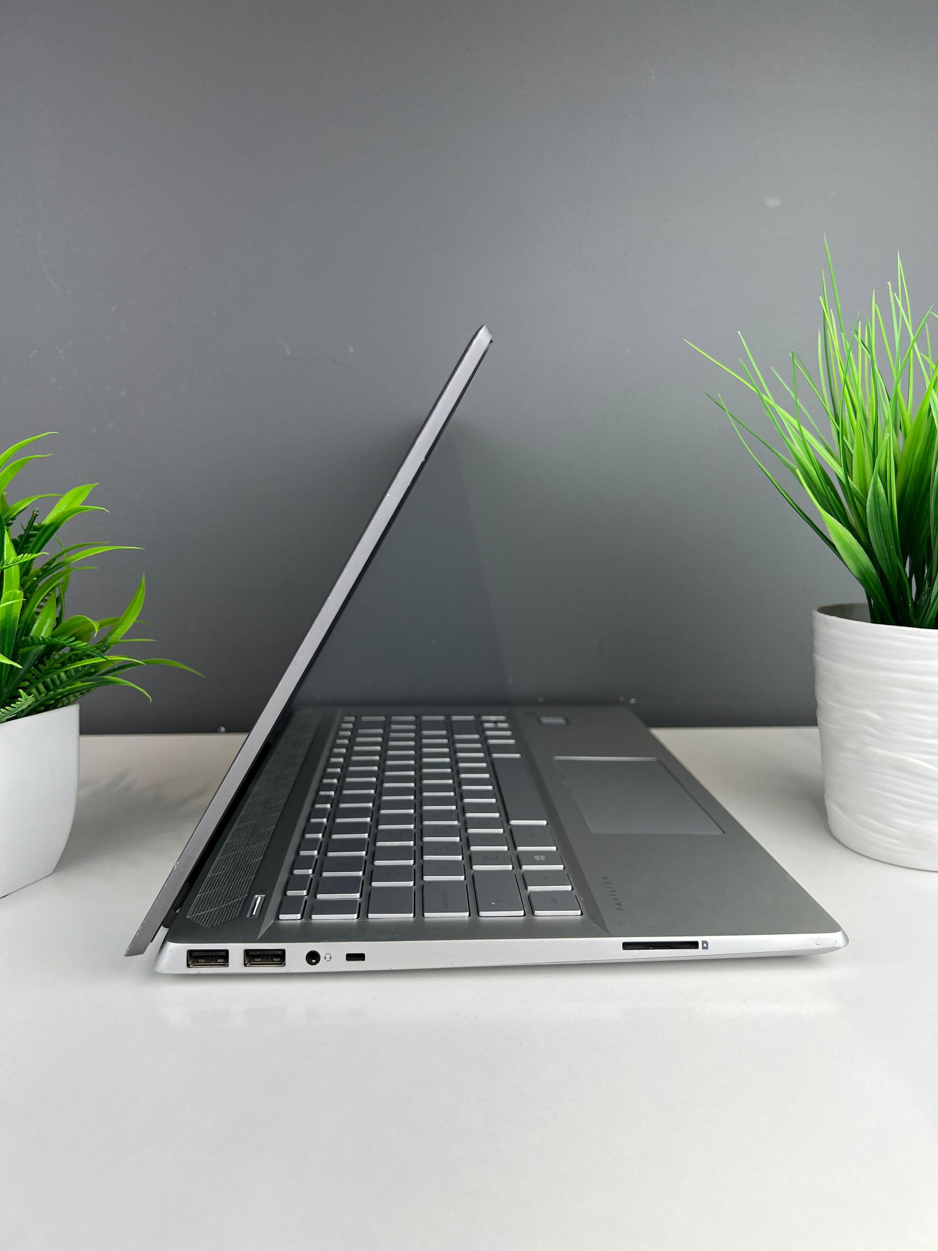 Ноутбук Hp Для работы и учебы  Intel Core i3  8-поколение  ядер 8 GB 256 GB 14 дюймов