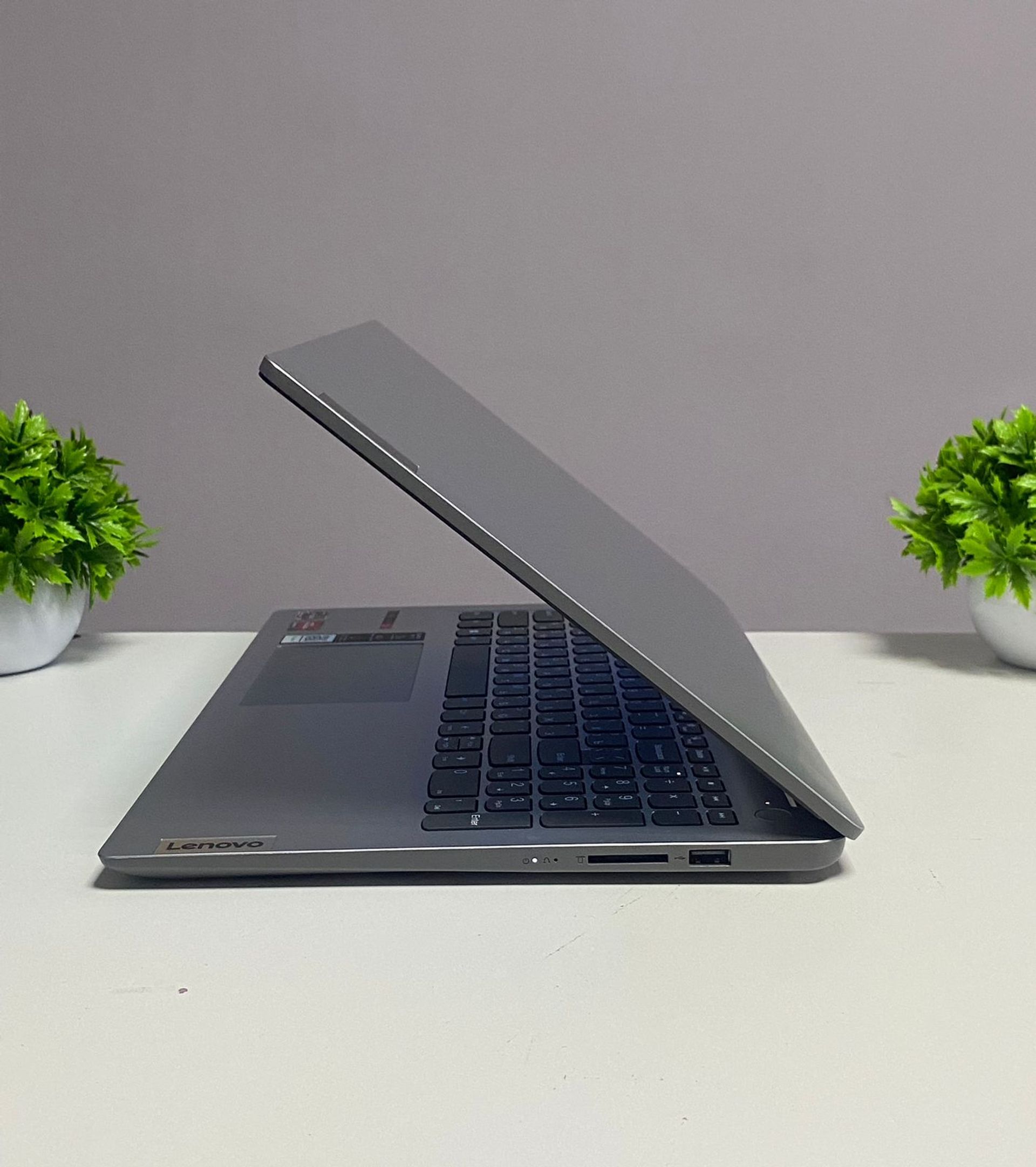 Ноутбук Lenovo Для работы и учебы AMD Ryzen 5 3-поколение ядер 16 GB 500 GB 15 дюймов