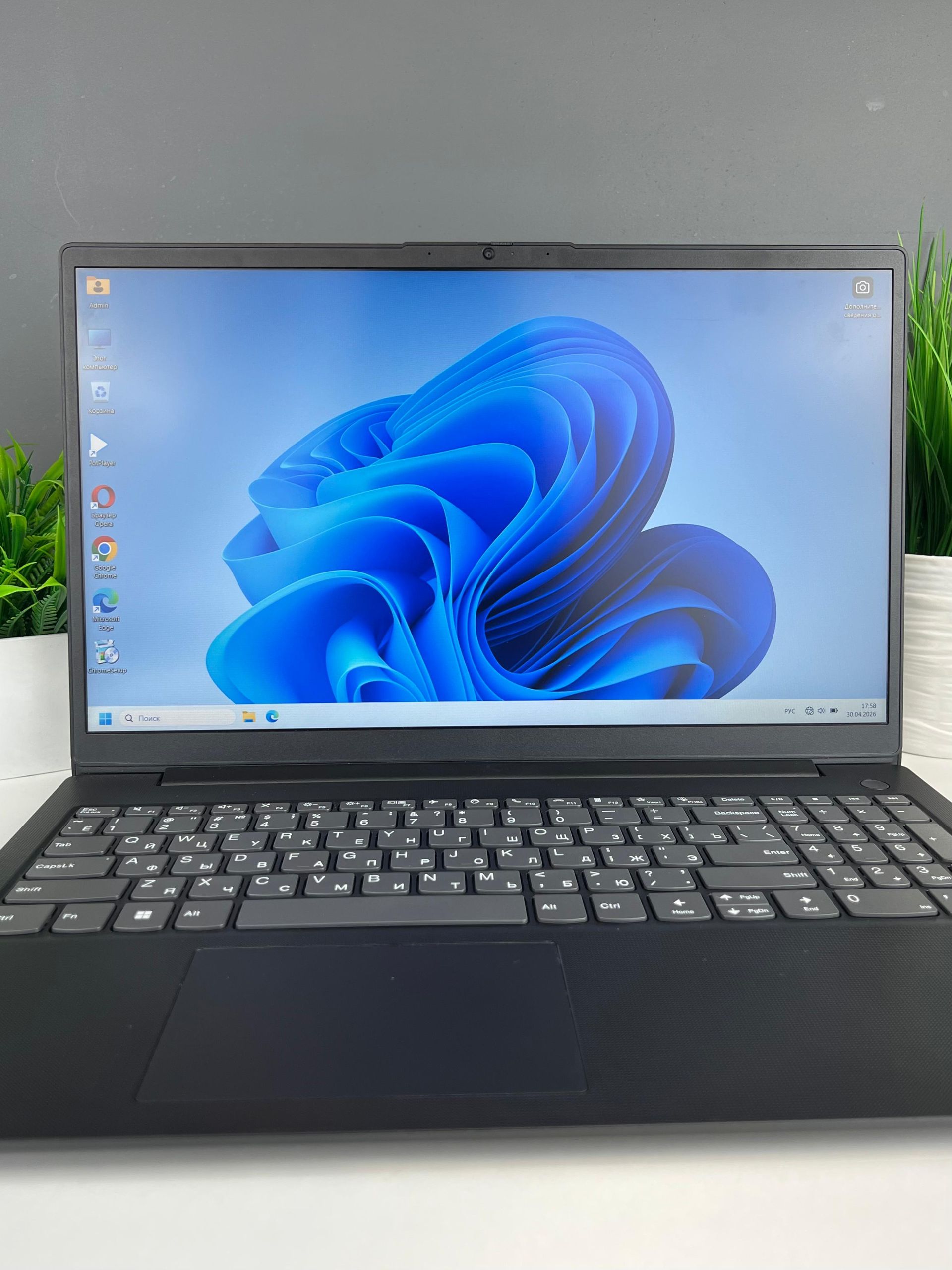 Ноутбук Lenovo Для работы и учебы  Intel Core i3  12-поколение  ядер 8 GB 500 GB 13 дюймов