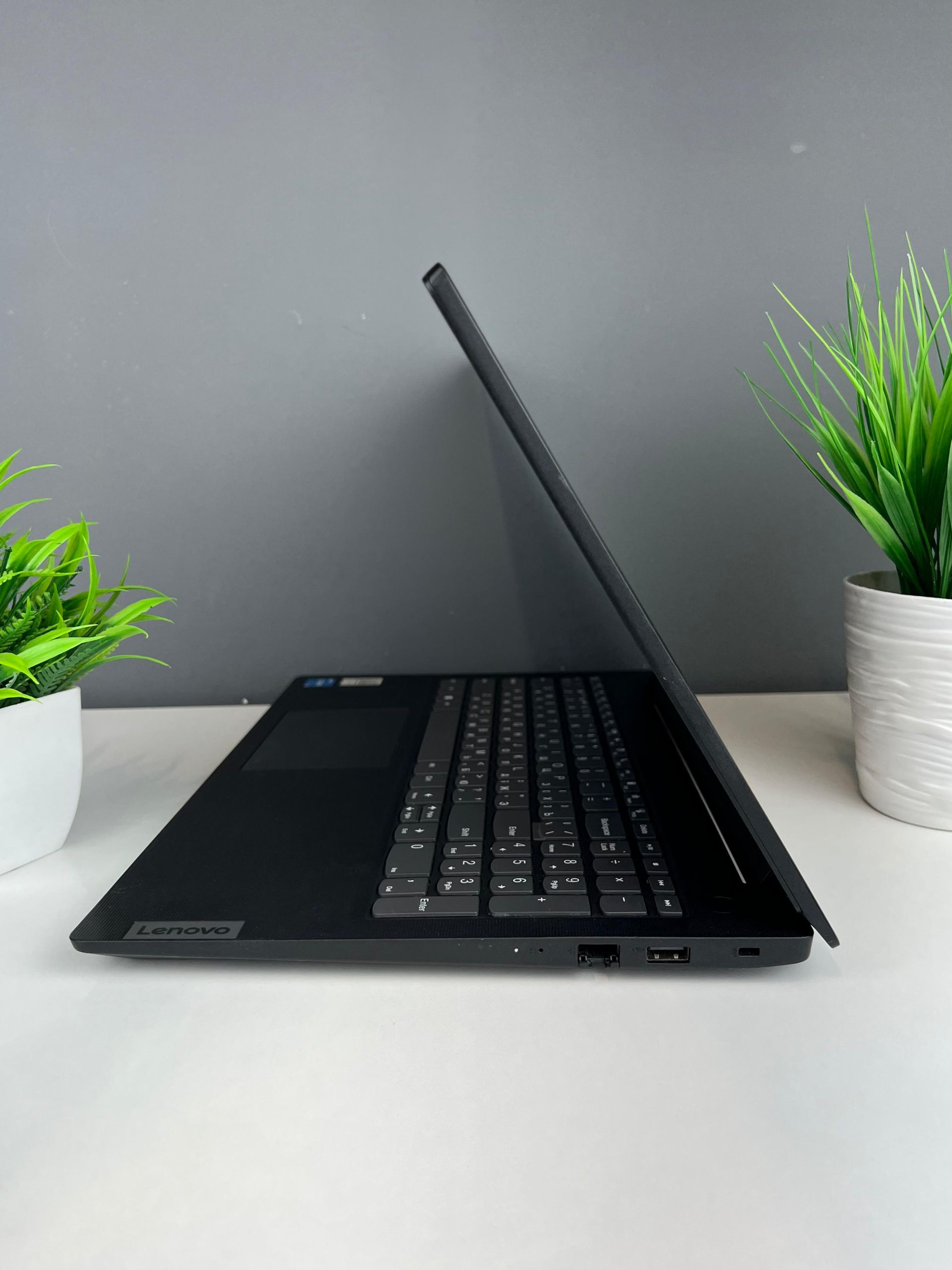 Ноутбук Lenovo core i3/12-пок  Intel Core i3  12-поколение  ядер 8 GB 256 GB 13 дюймов