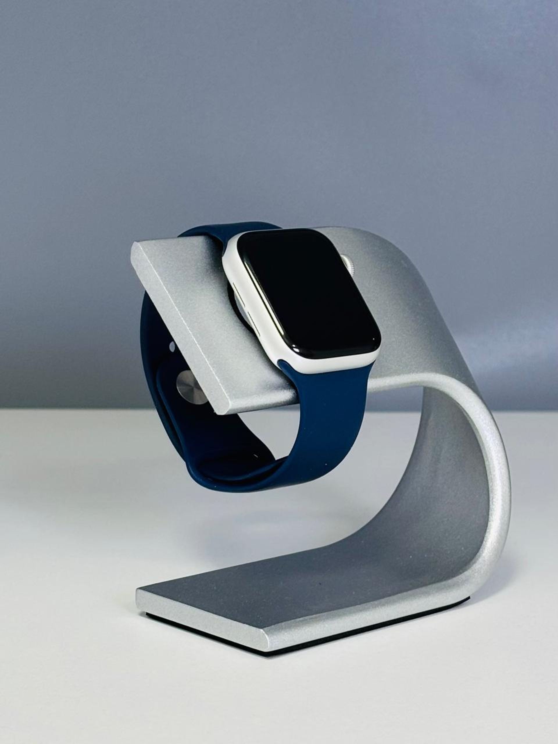 Apple Watch SE 44 мм (2е поколение)