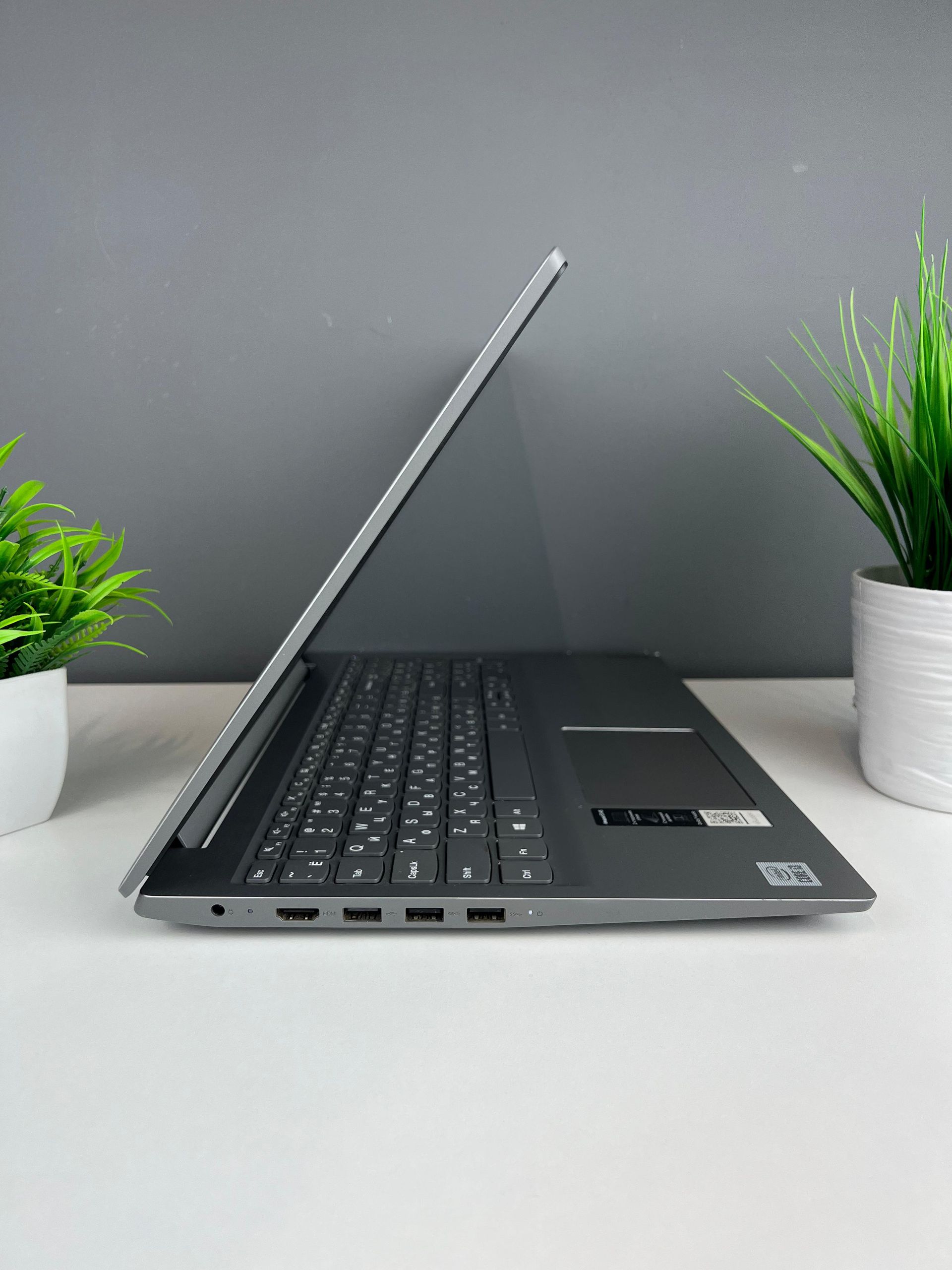 Ноутбук Lenovo core i3/10-пок  Intel Core i3  10-поколение  ядер 8 GB 256 GB 15 дюймов