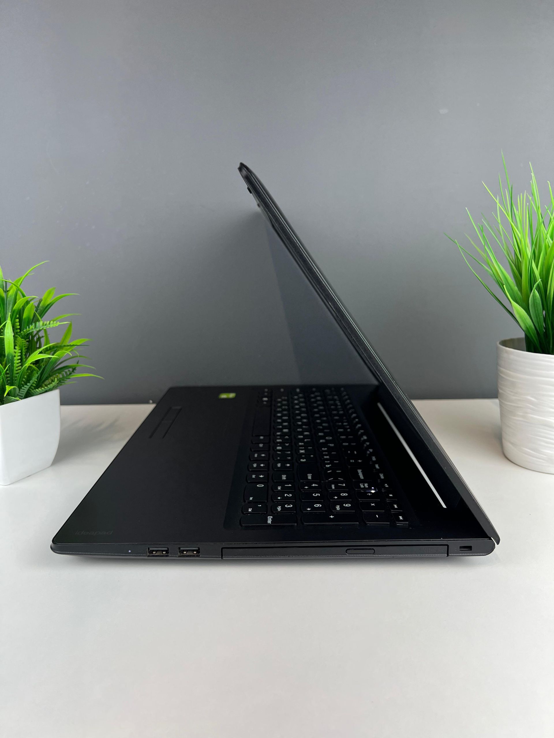 Ноутбук Lenovo core i7/6 пок  Intel Core i7  6-поколение  ядер 4 GB 15 дюймов