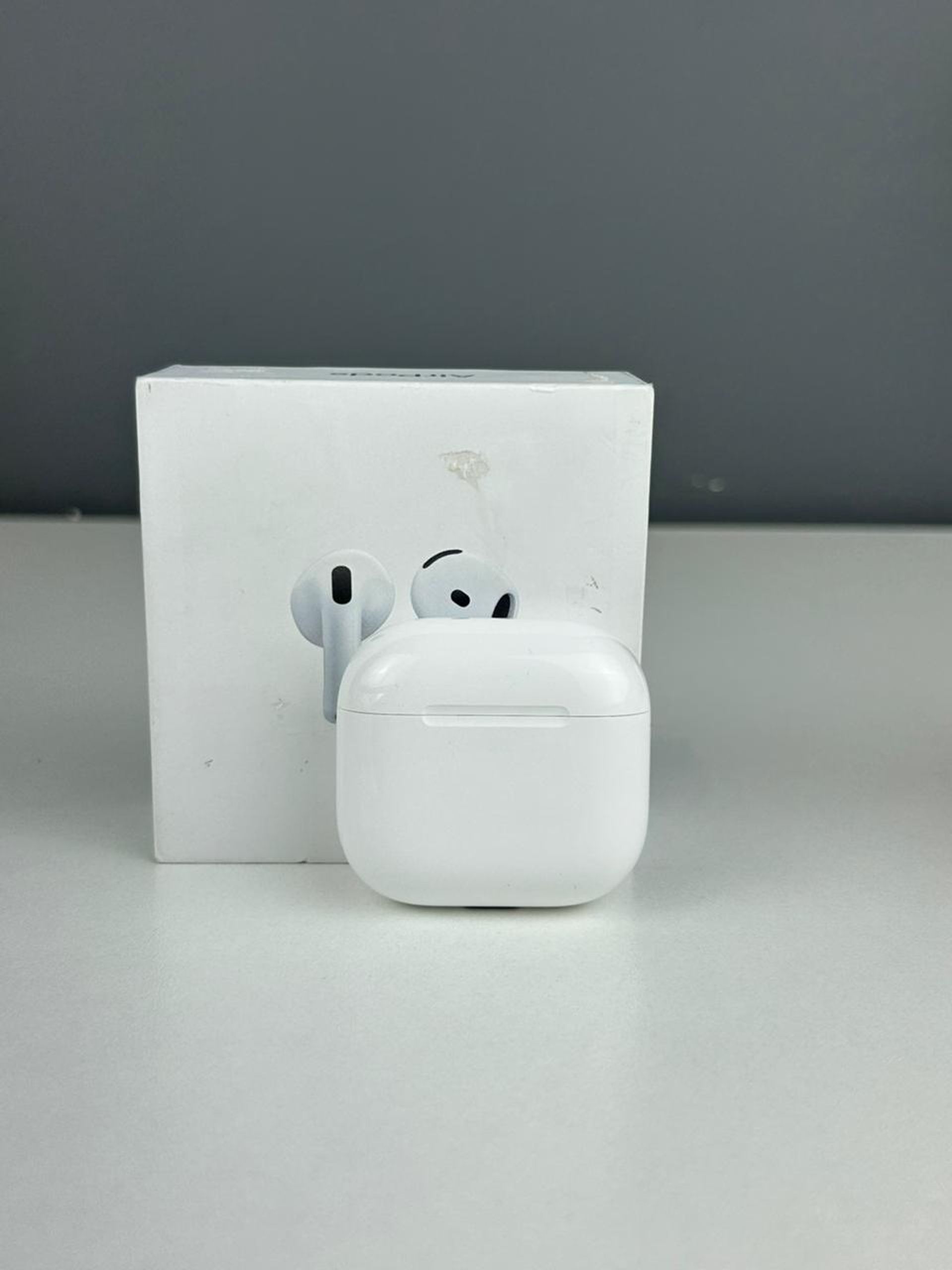 AirPods 4 series