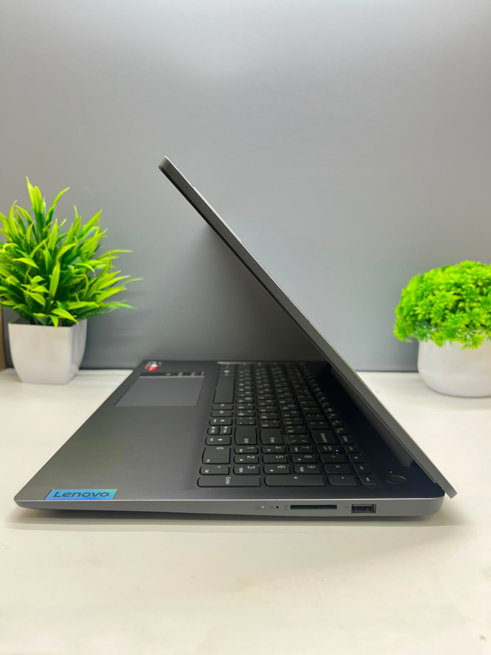Ноутбук Lenovo ryzen 3 (5-е поколение) 2023-2024 (4 ядер / 8 потоков) AMD Ryzen 3 5-поколение ядер 8 GB 256 GB 15.4 дюймов