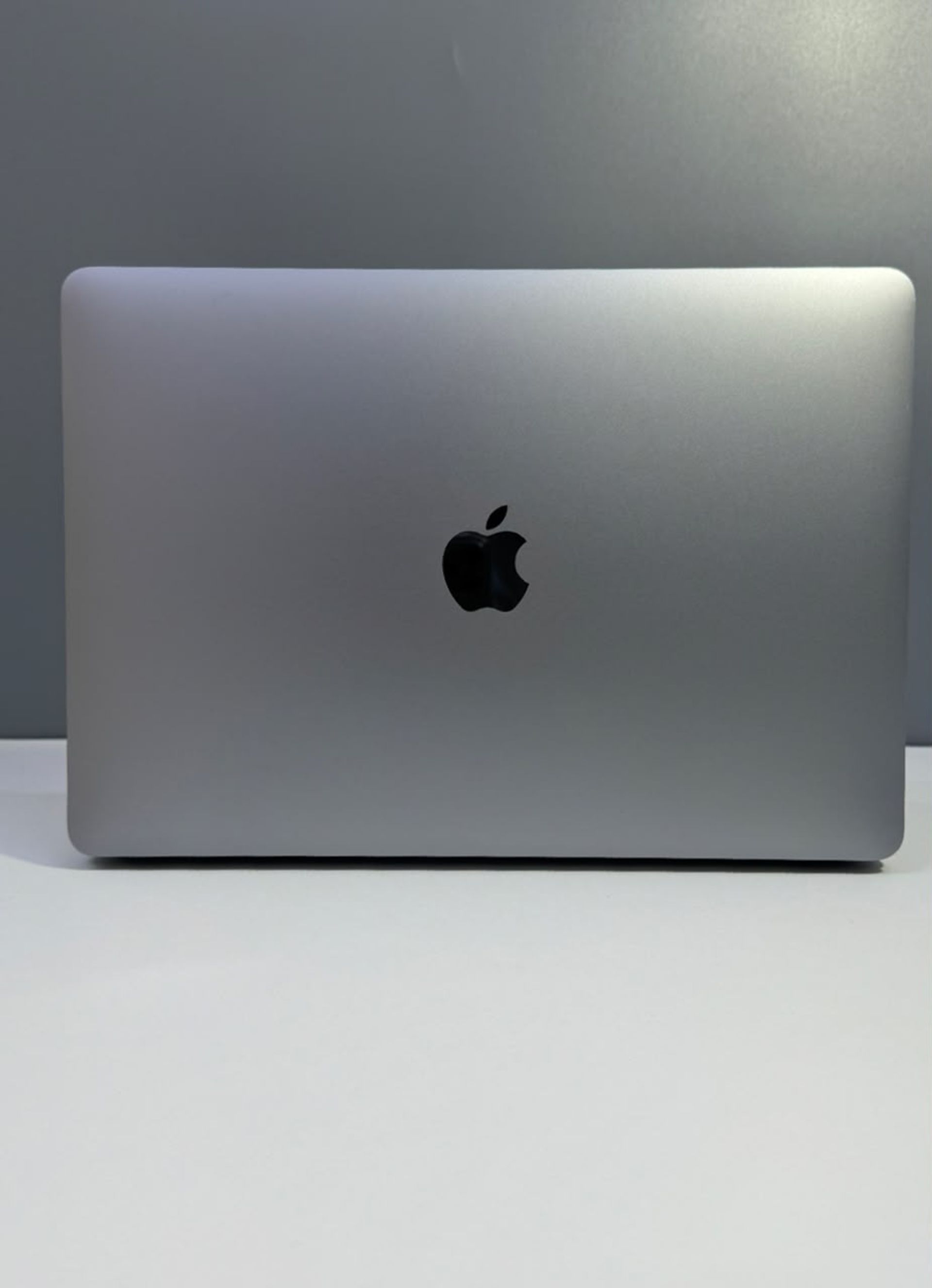 Ноутбук Apple MacBook Air Apple M1 ядер 8 GB 256 GB 13.3 дюймов
