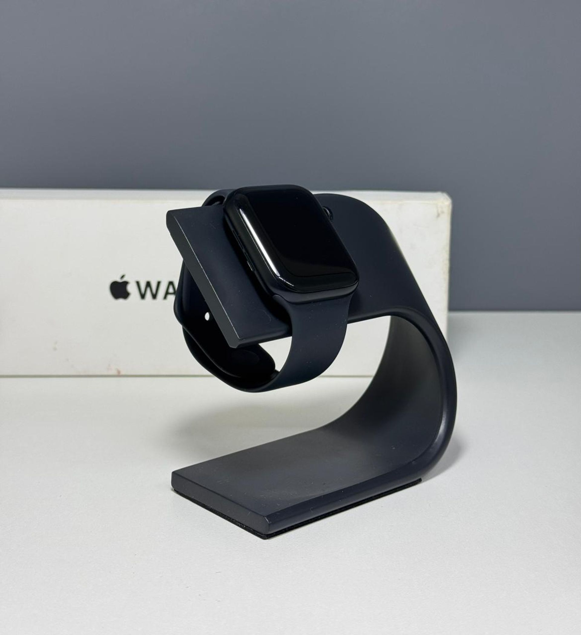 Apple Watch SE 44 мм (2е поколение)