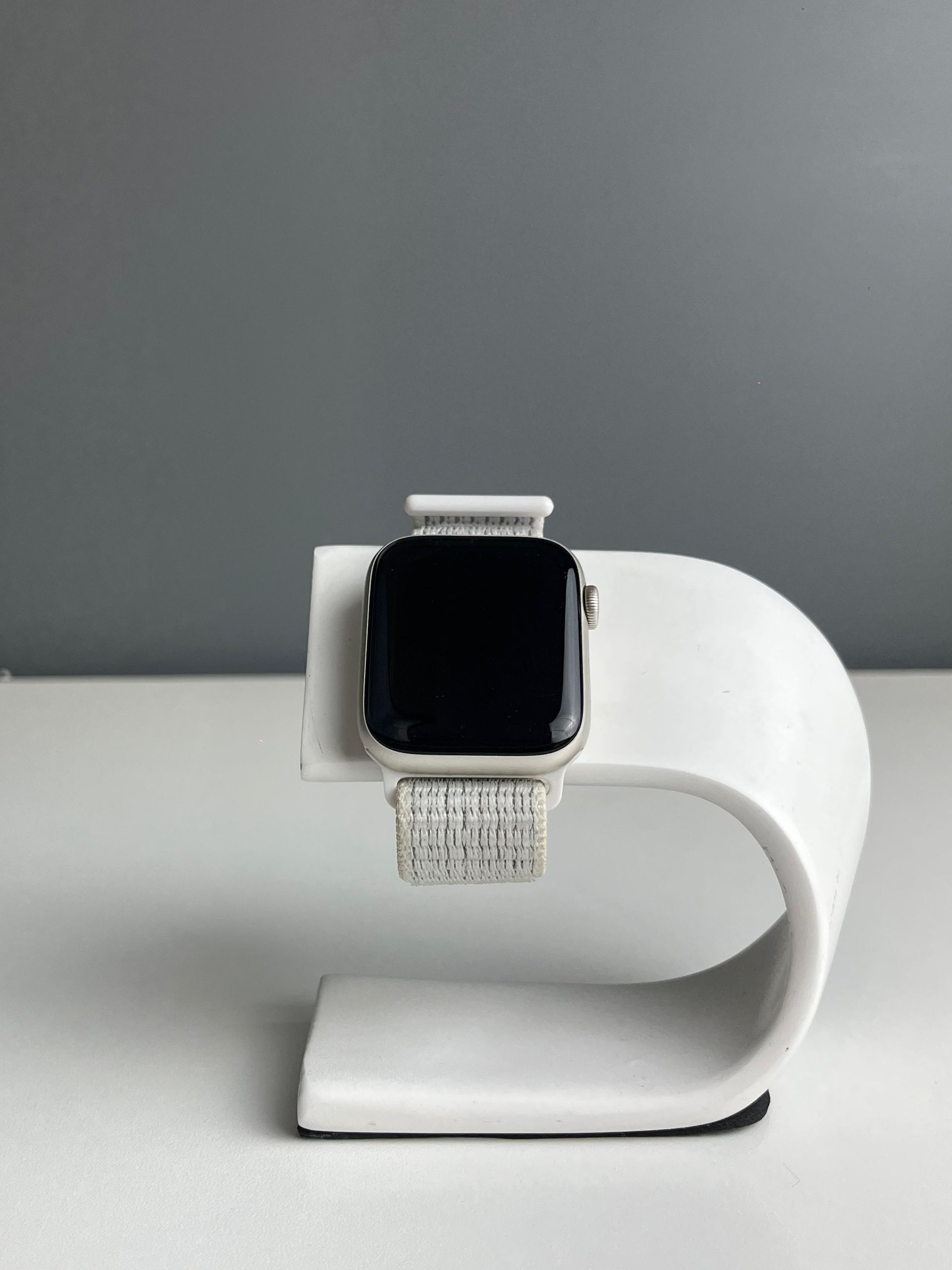 Apple Watch SE 44 мм (2е поколение)