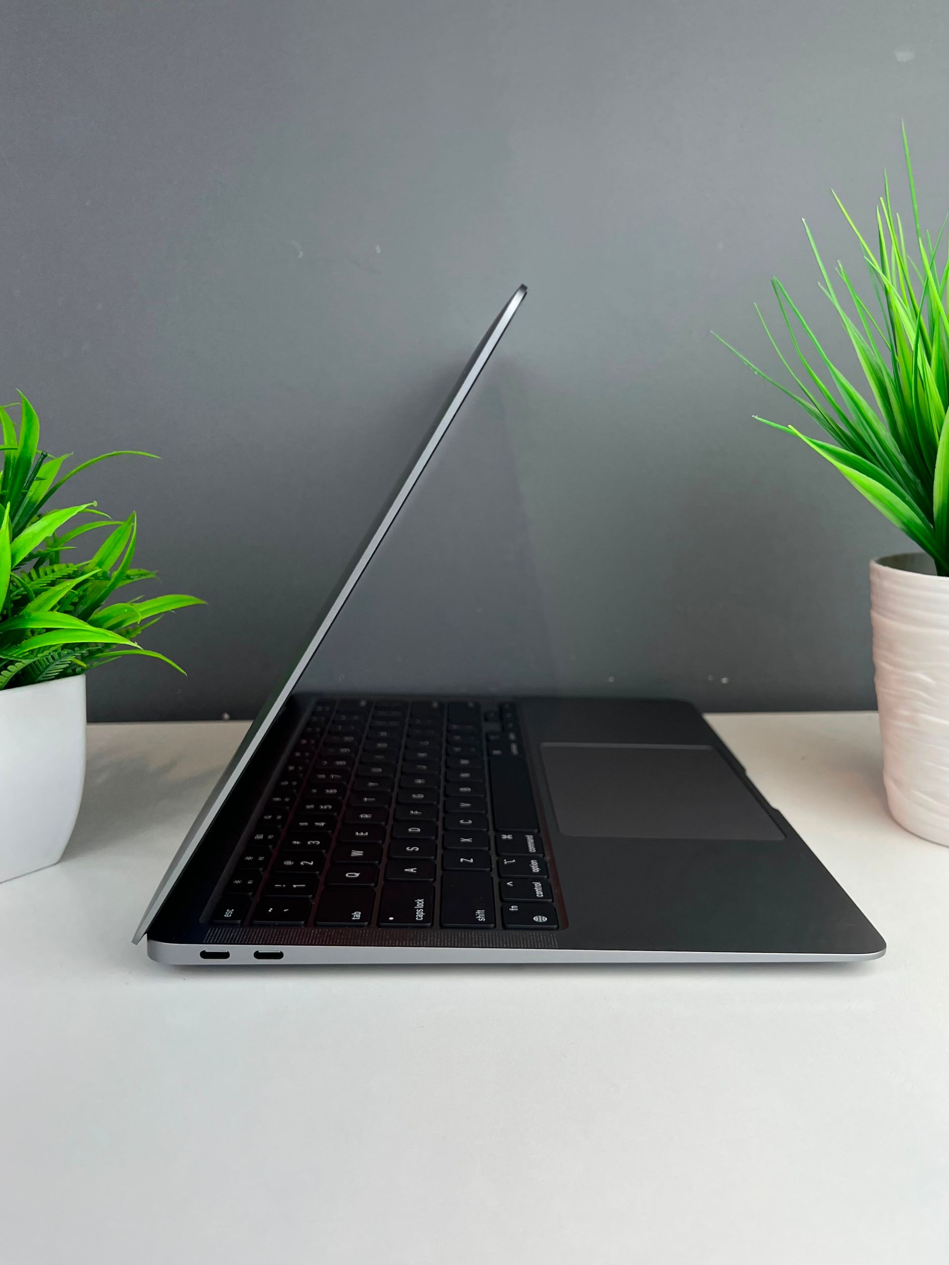 Ноутбук Apple MacBook Air Apple M1 ядер 8 GB 256 GB 13 дюймов