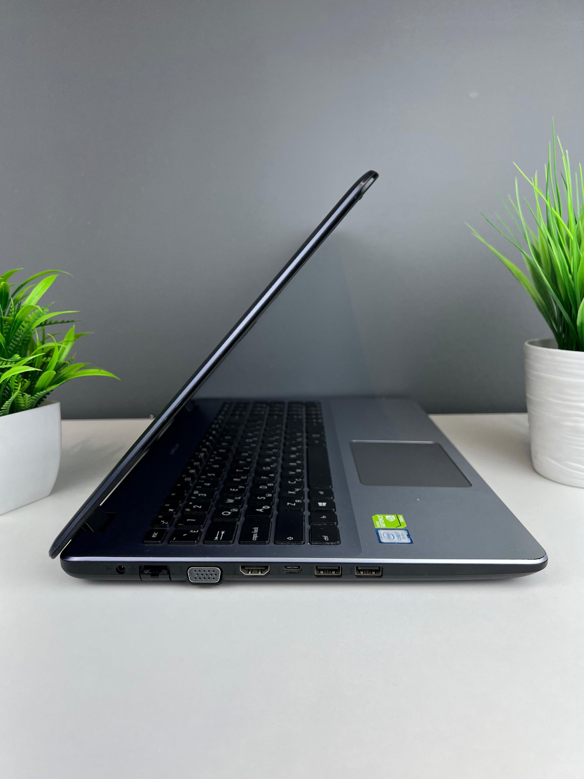 Ноутбук Asus core i7/7 пок  Intel Core i7  7-поколение  ядер 4 GB 16.2 дюймов