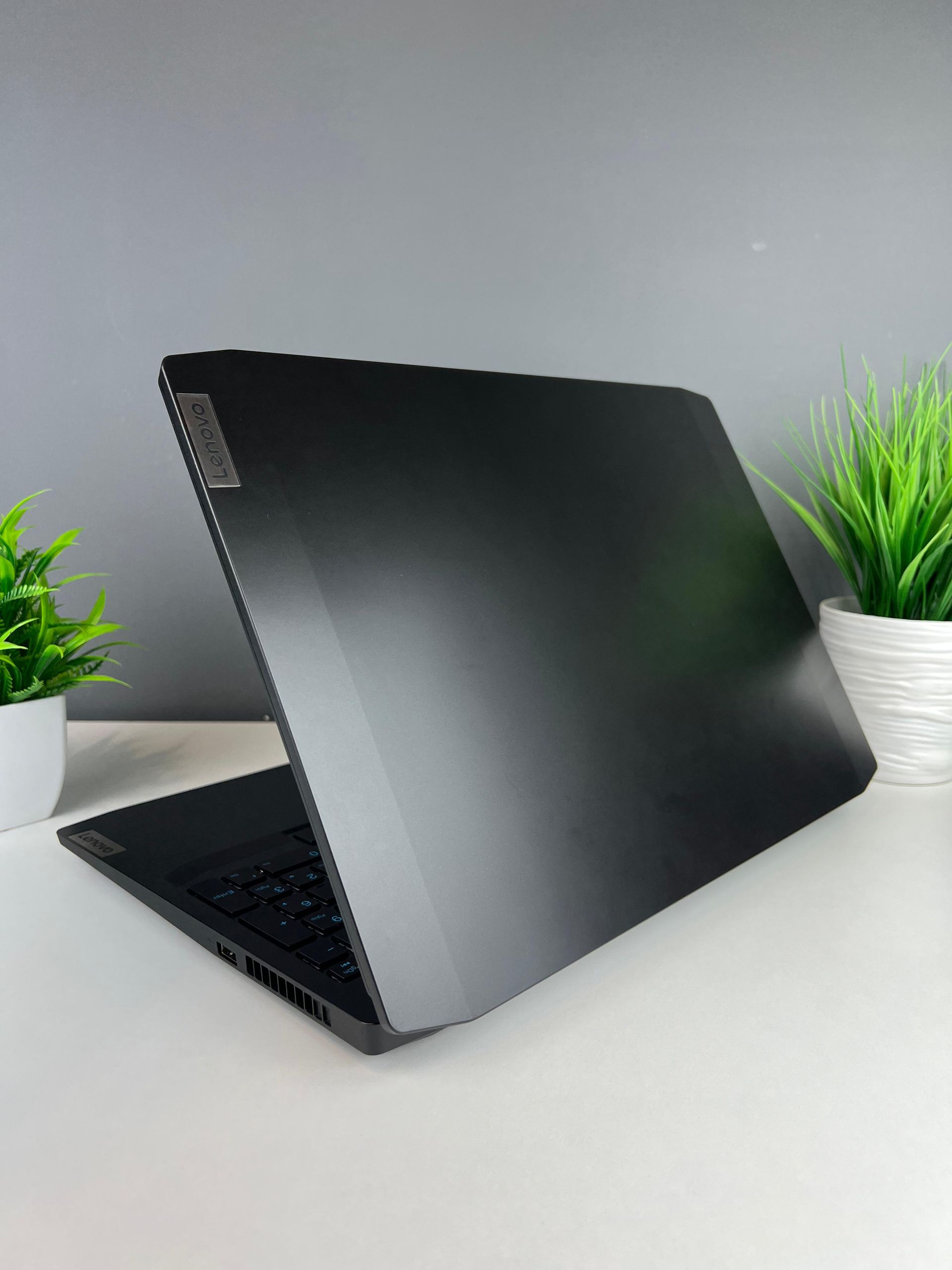 Ноутбук Lenovo Игровой  Intel Core i7  10-поколение  ядер 8 GB 14 дюймов