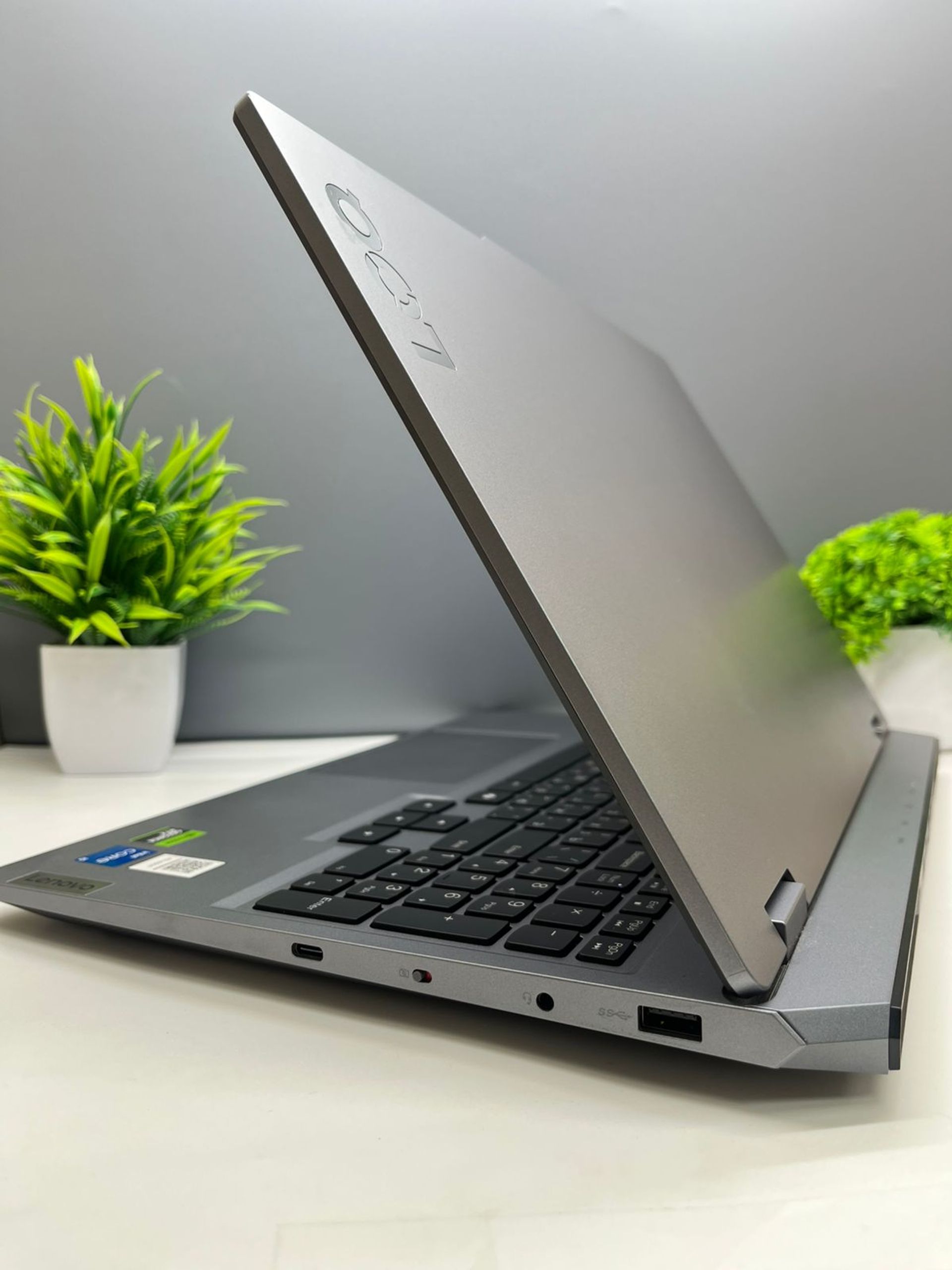 Ноутбук Lenovo intel core i5  12-поколение  Intel Core i5  12-поколение  ядер 16 GB 512 GB 18 дюймов