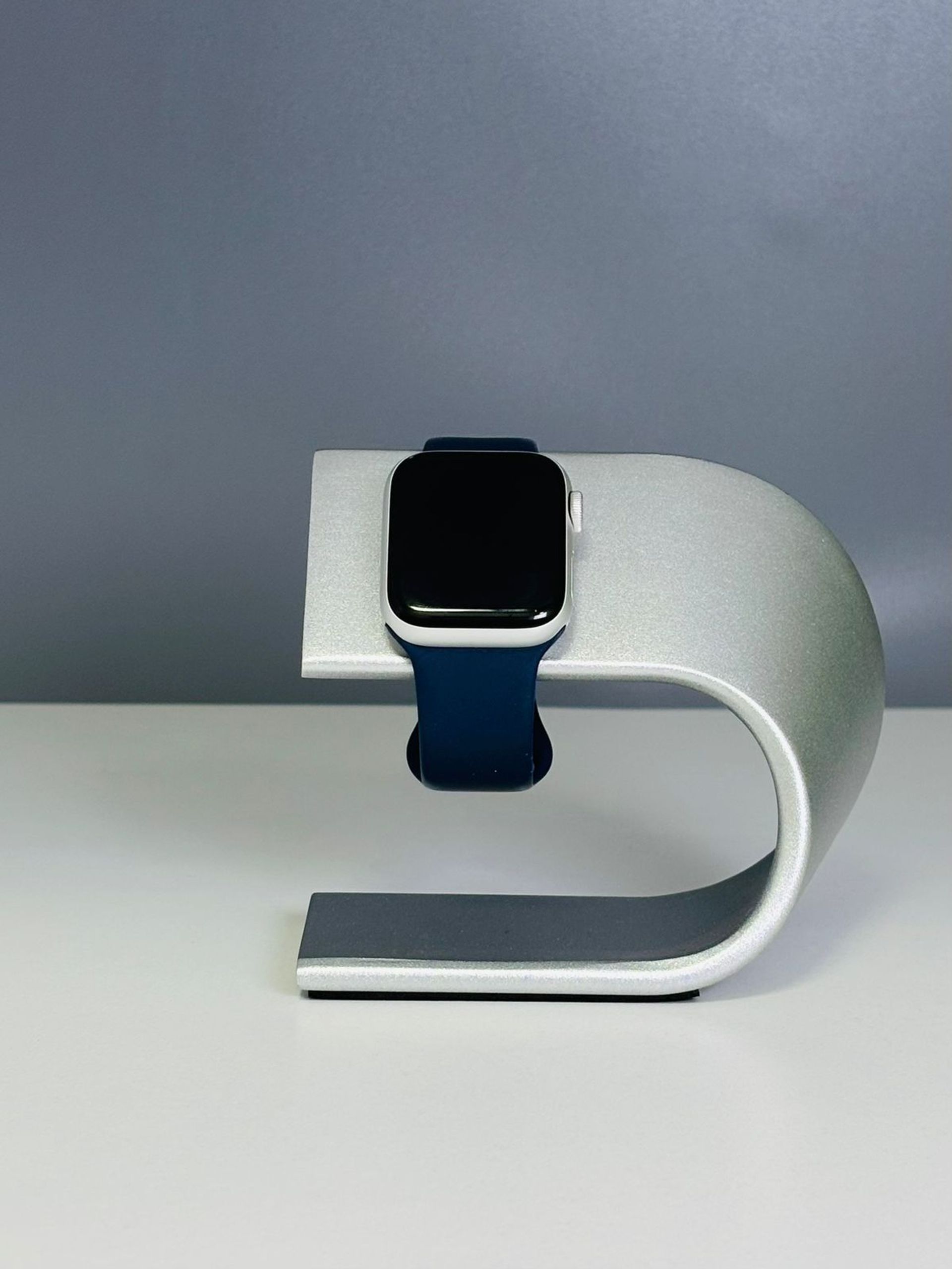 Apple Watch SE 44 мм (2е поколение)