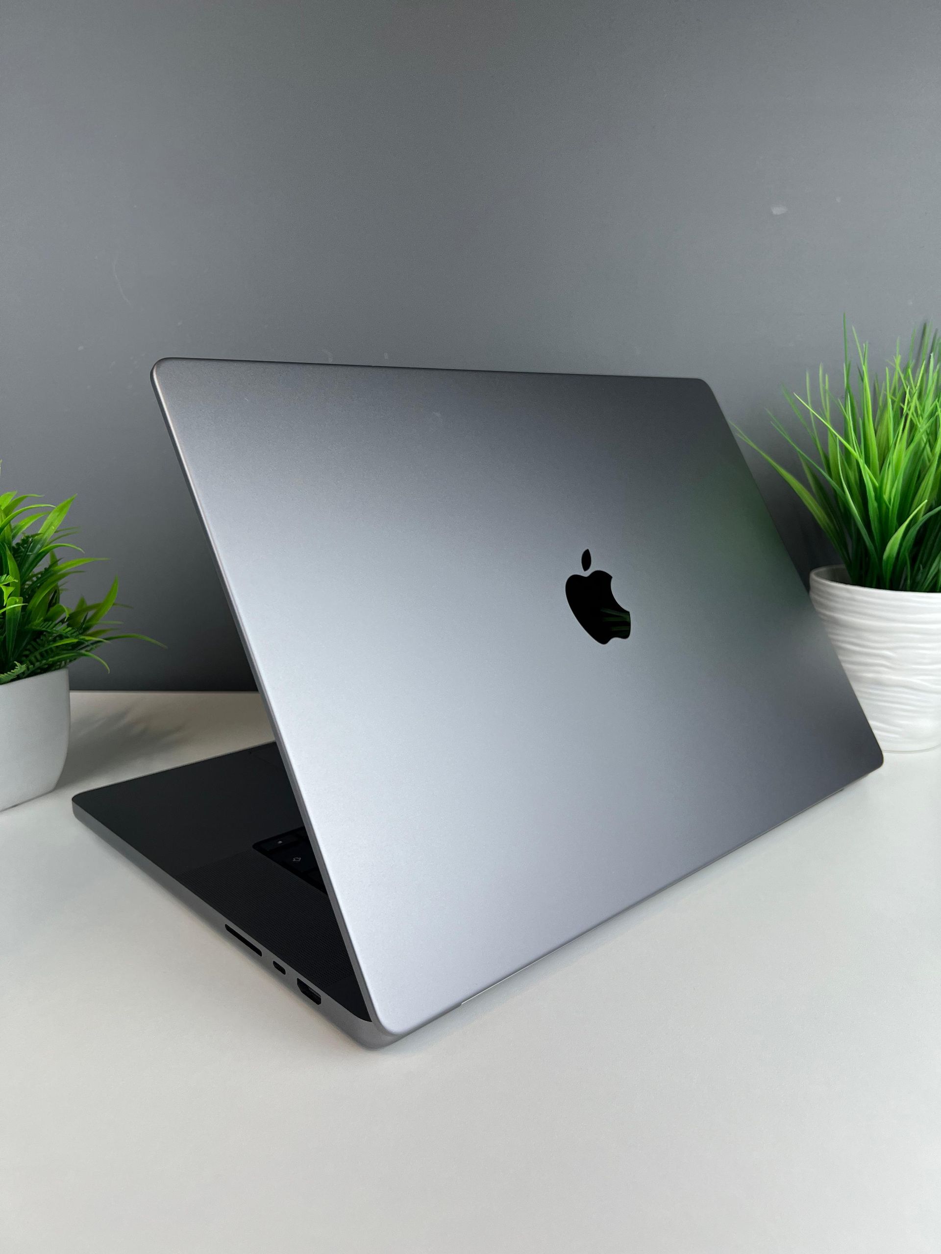 Ноутбук Apple MacBook Pro Apple M1 ядер 16 GB 512 GB 16 дюймов
