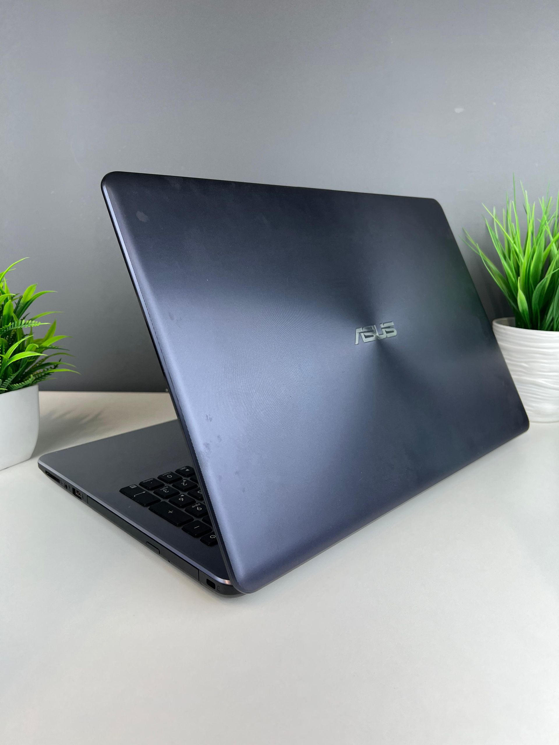 Ноутбук Asus core i7/7 пок  Intel Core i7  7-поколение  ядер 4 GB 16.2 дюймов