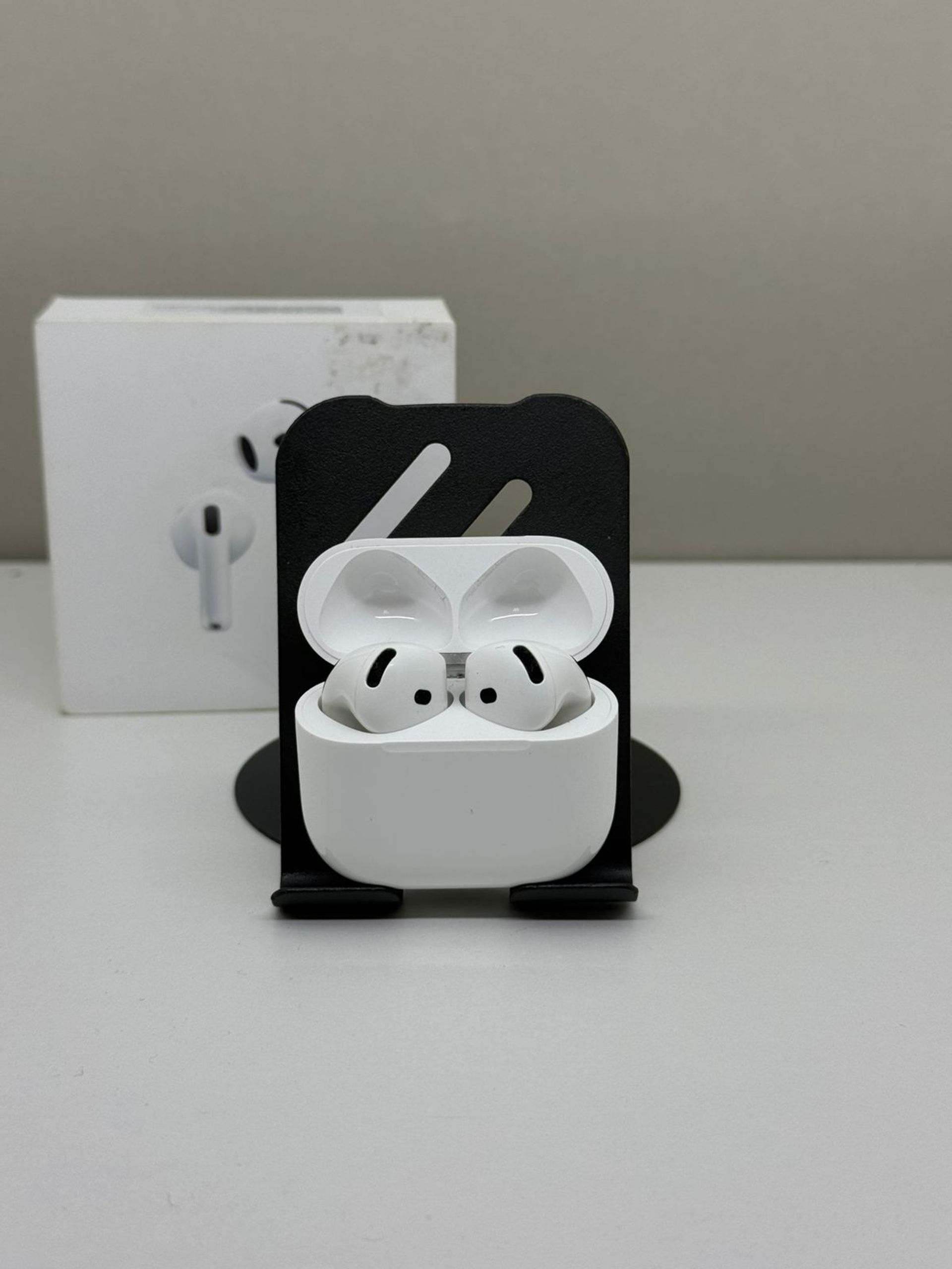 AirPods 4 series