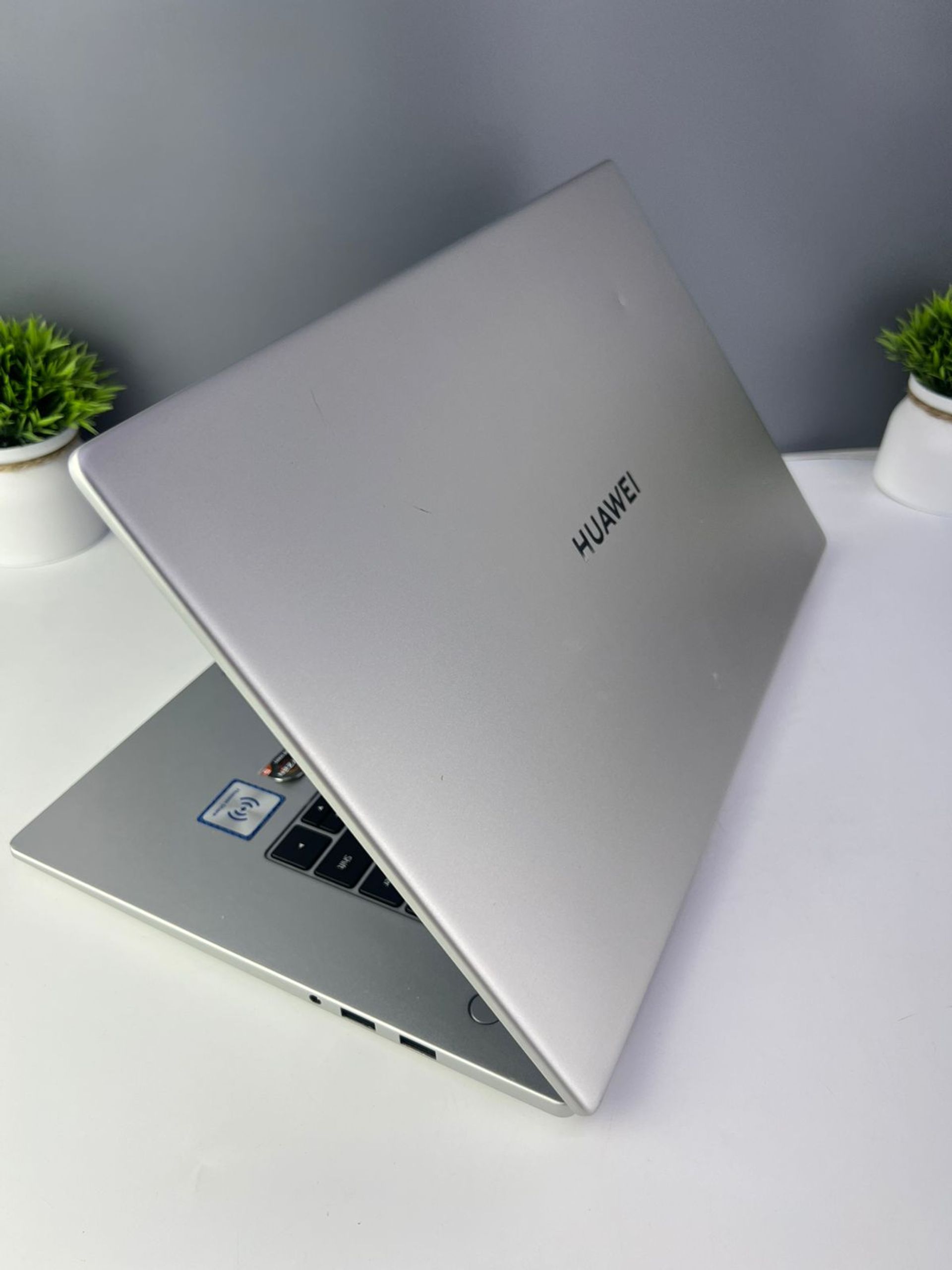 Ноутбук Huawei  Для работы и учебы AMD Ryzen 5 5-поколение ядер 8 GB 512 GB 15 дюймов