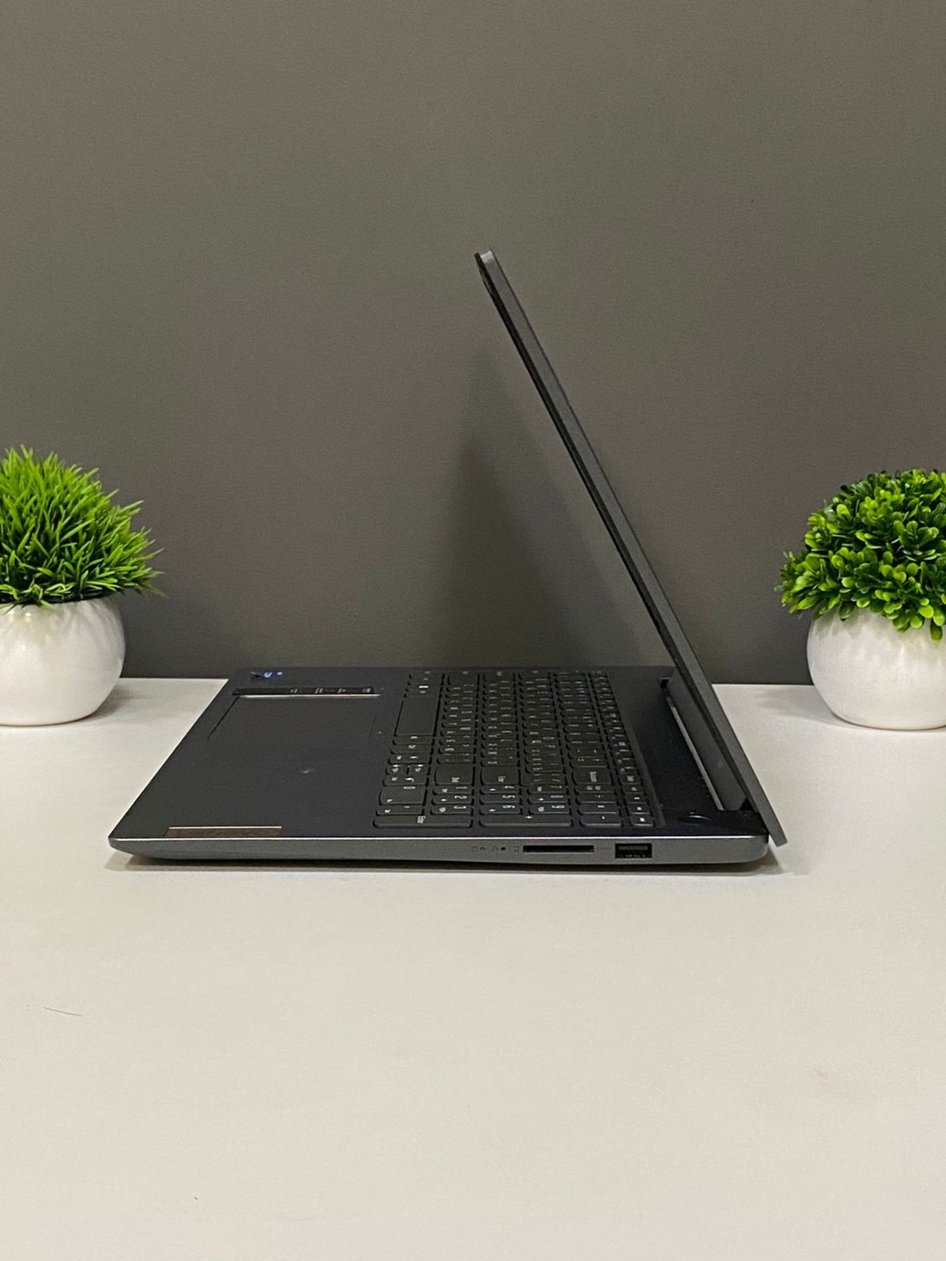 Ноутбук Lenovo Для работы и учебы  Intel Core i5  13-поколение  ядер 16 GB 500 GB 15 дюймов