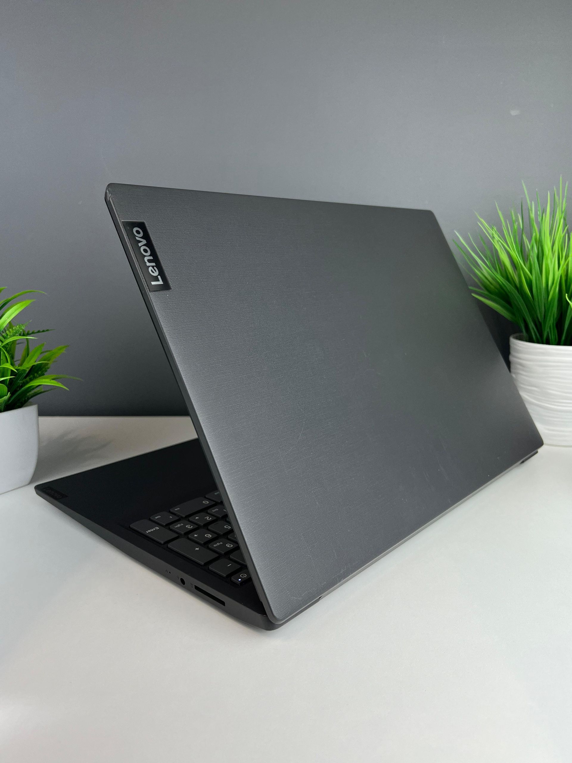 Ноутбук Lenovo core i3/12-пок  Intel Core i3  12-поколение  ядер 8 GB 256 GB 15 дюймов