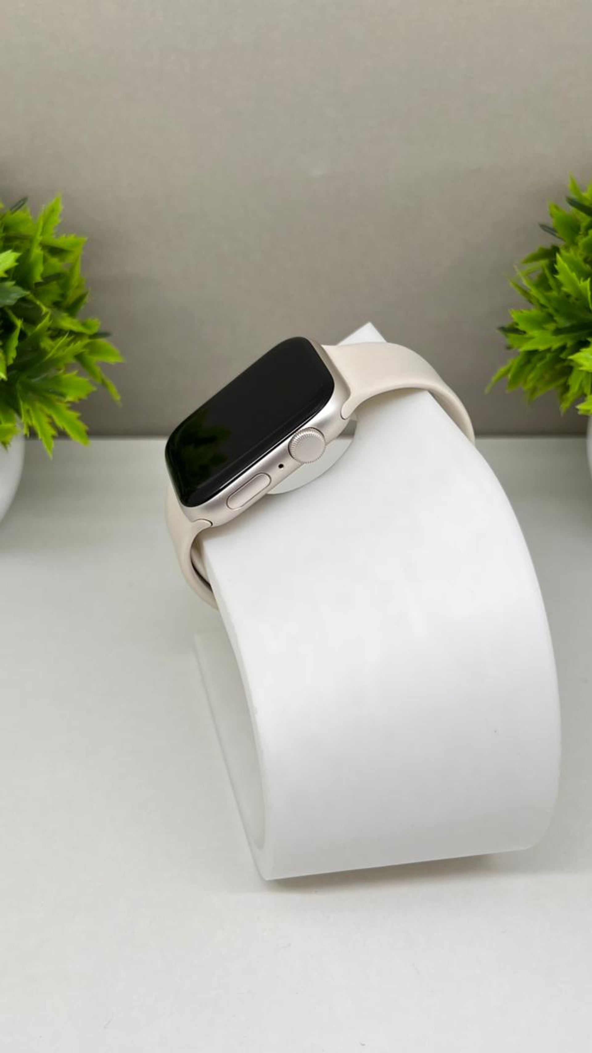 Apple Watch SE 44 мм (2е поколение)