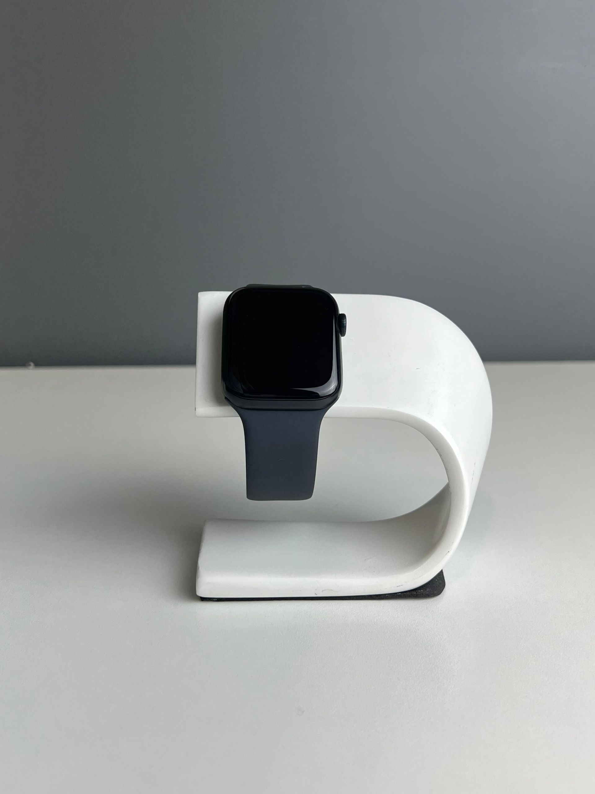 Apple Watch SE 44 мм (2е поколение)