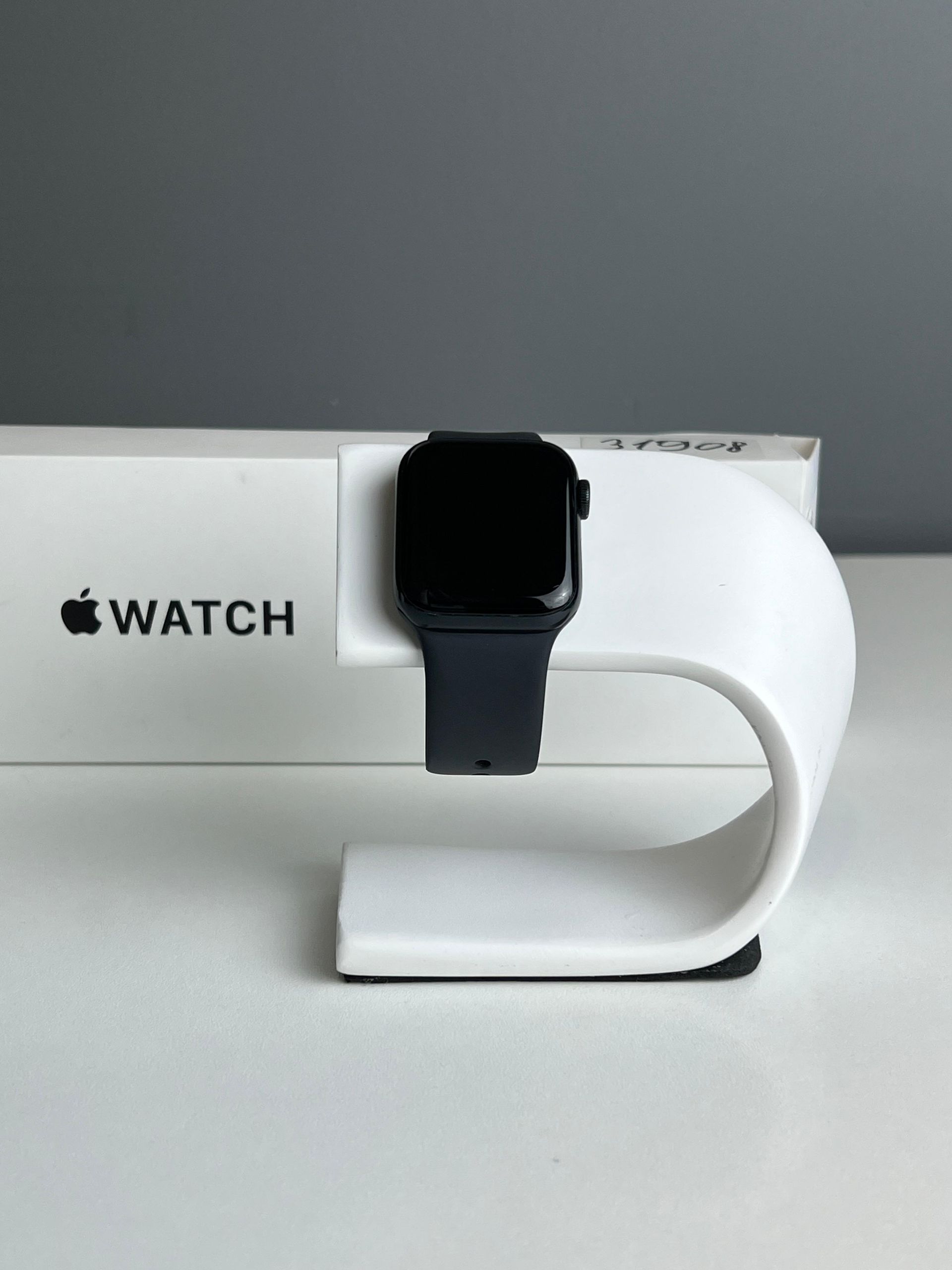 Apple Watch SE 40 мм (2е поколение)