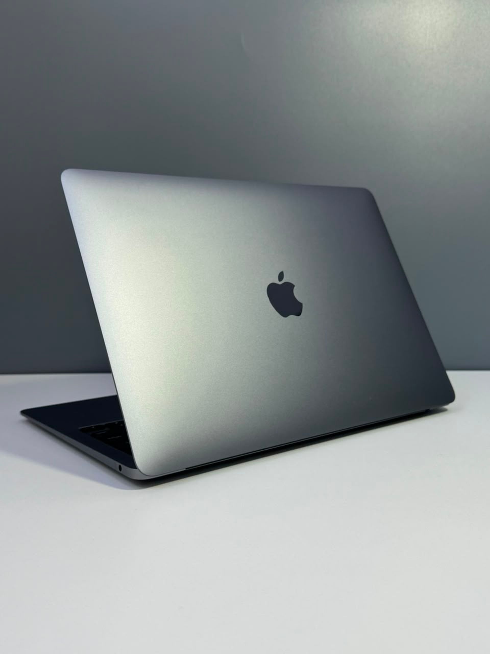 Ноутбук Apple MacBook Air Apple M1 ядер 8 GB 256 GB 13.3 дюймов