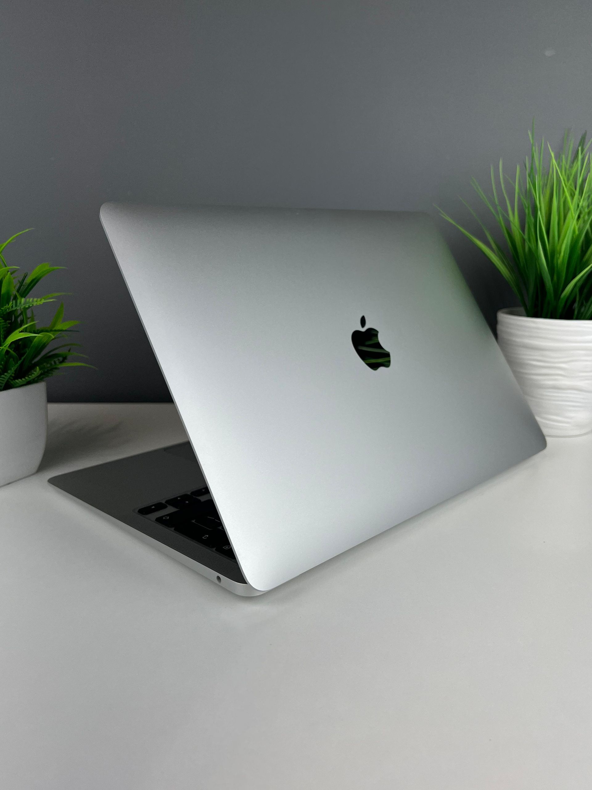 Ноутбук Apple Air M1 ядер 8 GB 256 GB 13 дюймов