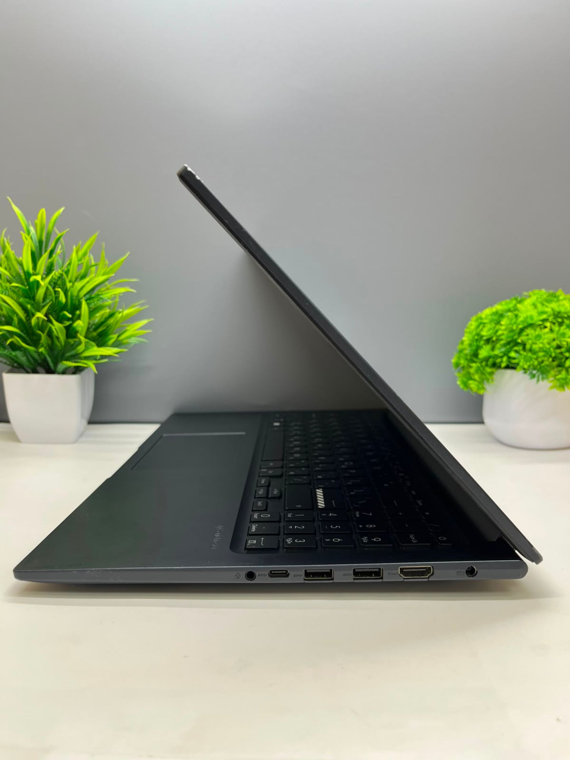 Ноутбук Asus core i3/13-пок  Intel Core i3 13-поколение  ядер 8 GB 500 GB 15 дюймов