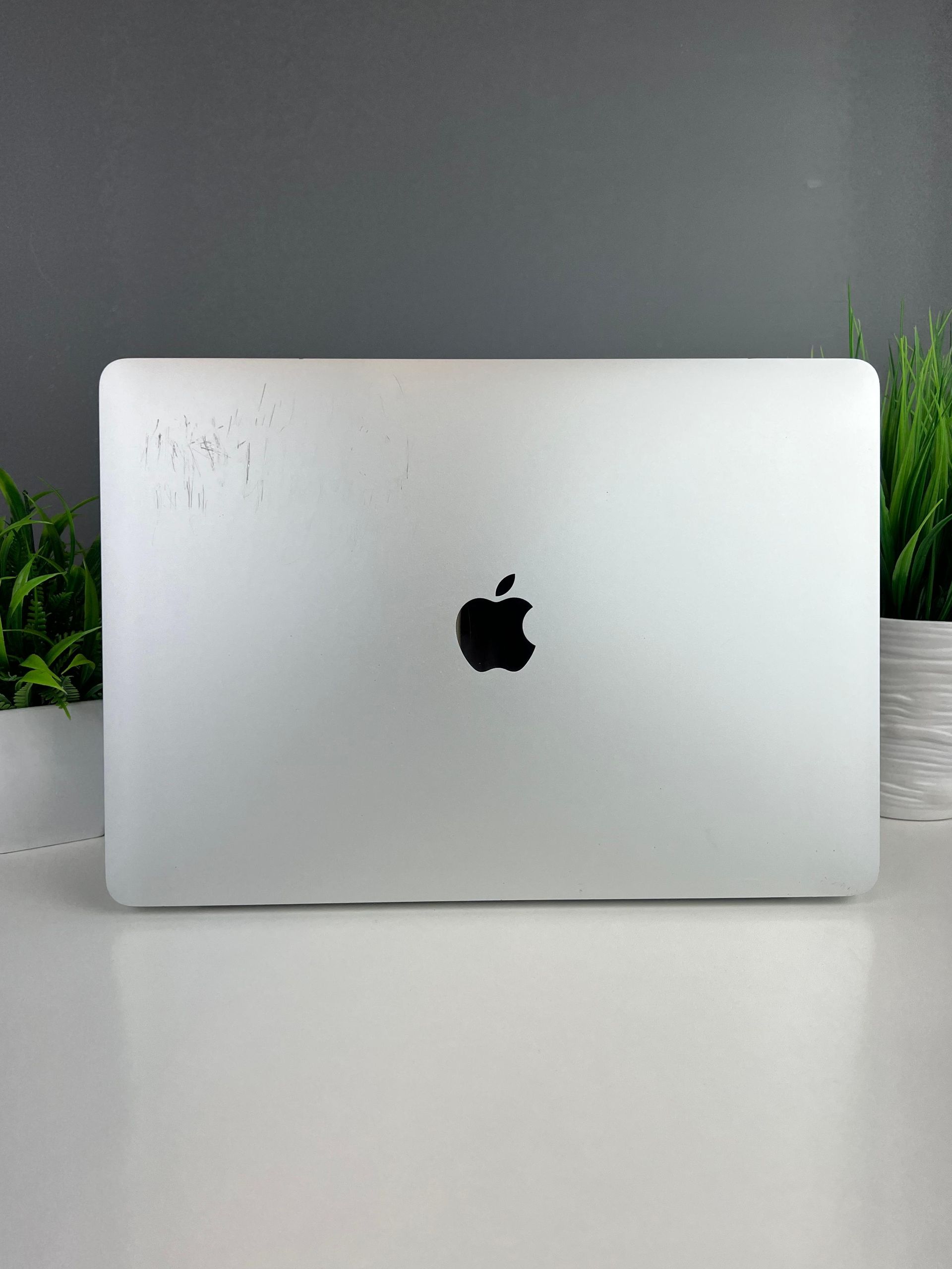 Ноутбук Apple MacBook Pro  Intel Core i5  13-поколение  ядер 8 GB 500 GB 13 дюймов