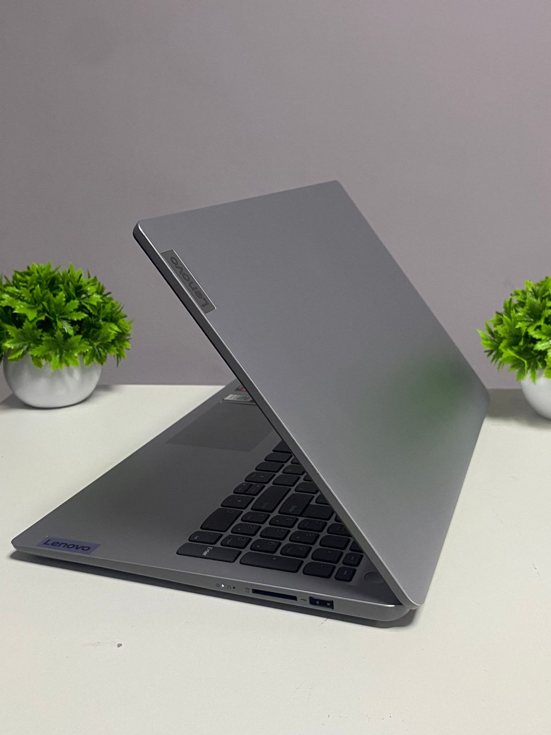 Ноутбук Lenovo Для работы и учебы AMD Ryzen 5 3-поколение ядер 16 GB 500 GB 15 дюймов