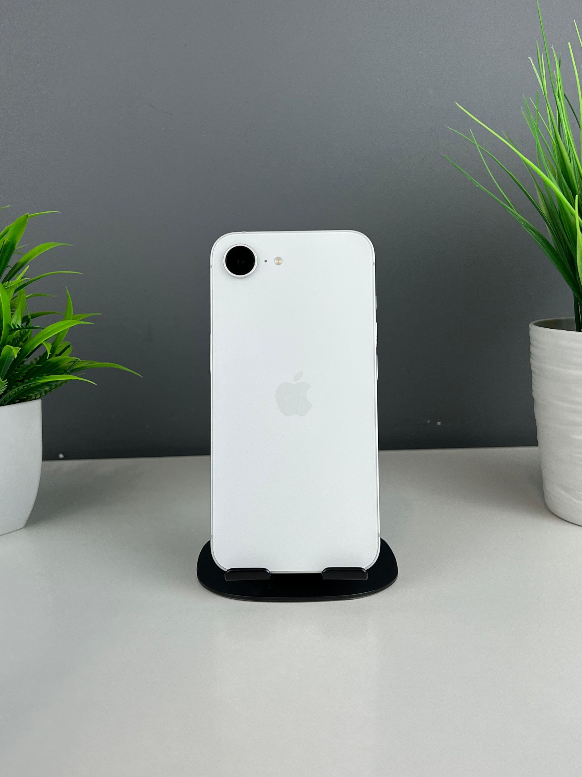 Apple iPhone 16e 128GB