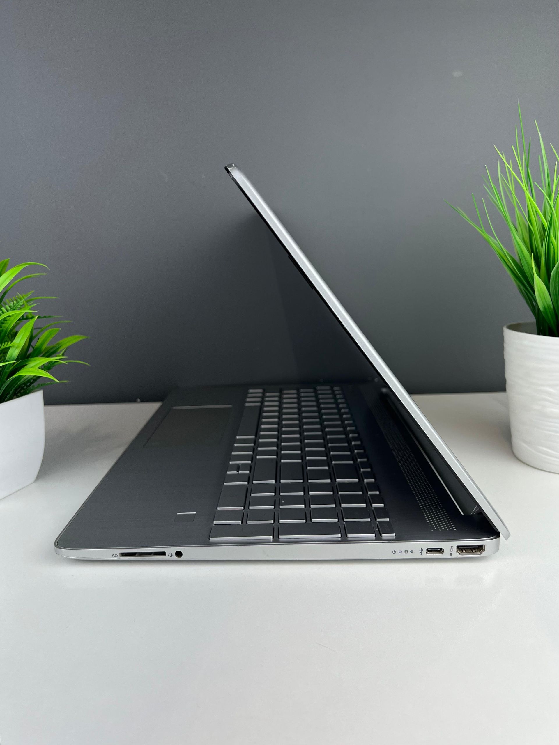 Ноутбук Hp core i3/12-пок  Intel Core i3  12-поколение  ядер 4 GB 240 GB 15 дюймов