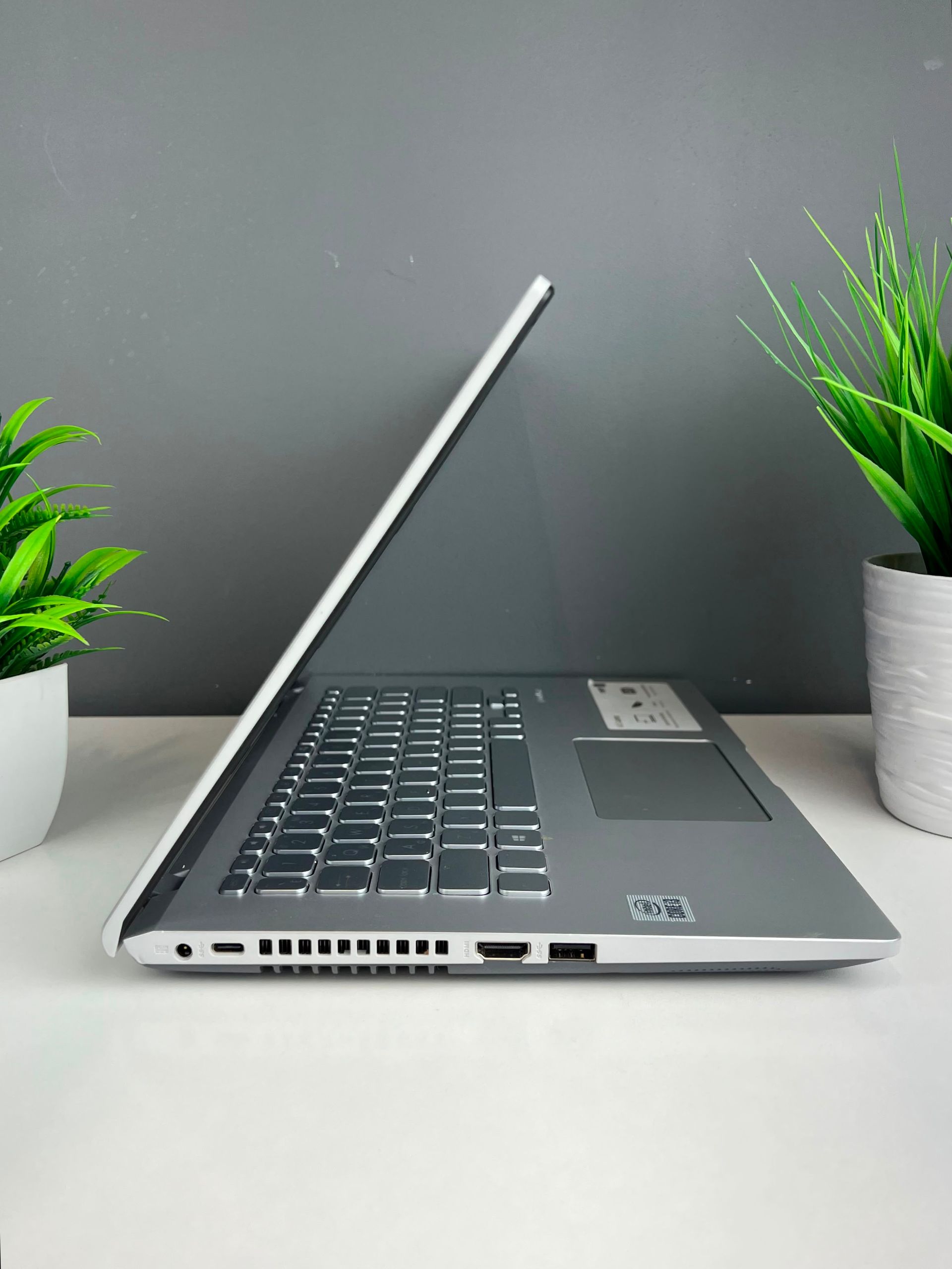 Ноутбук Asus core i3/10-пок  Intel Core i3  10-поколение  ядер 8 GB 256 GB 13 дюймов