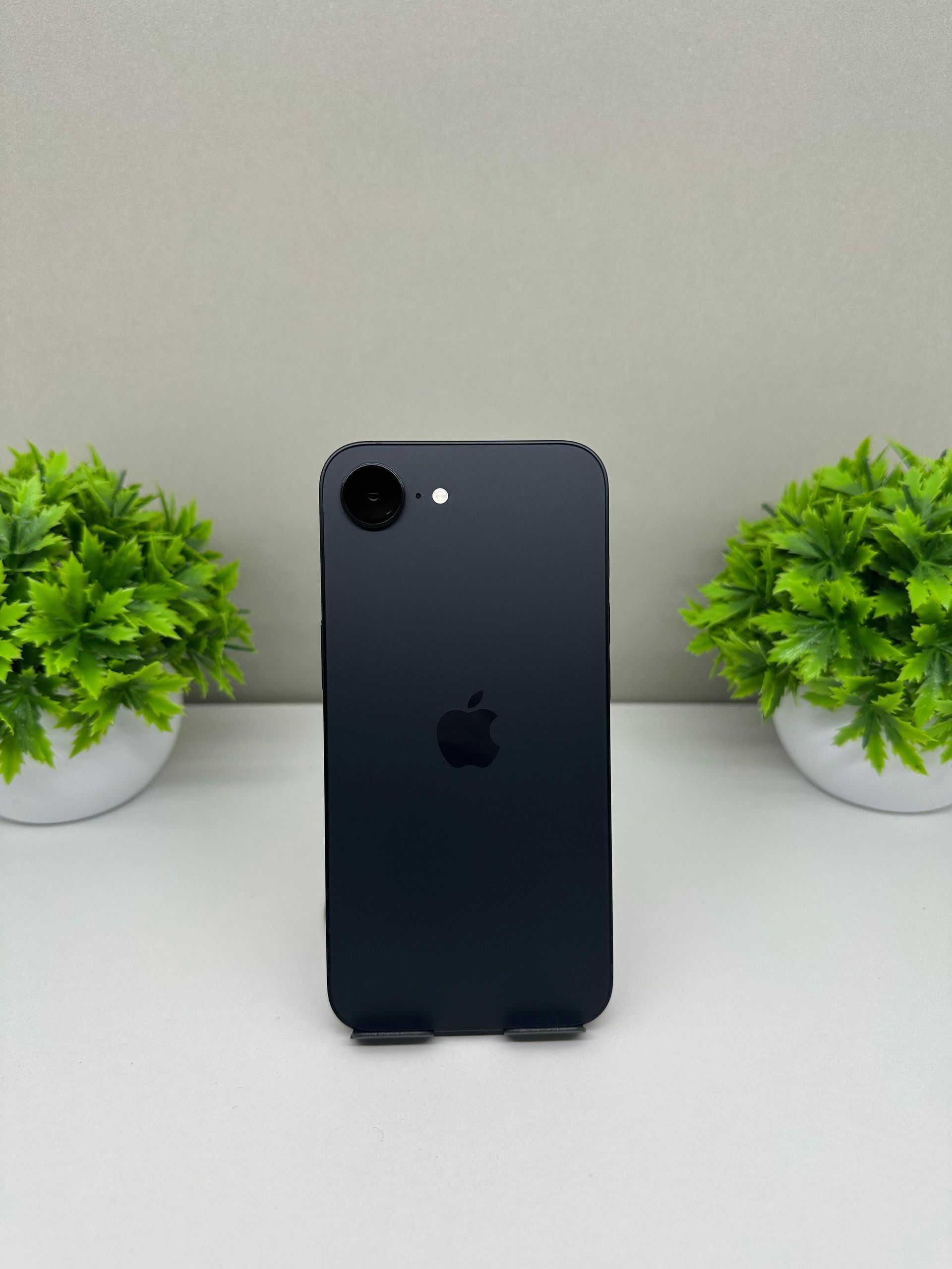 Apple iPhone 16e 128GB - фото_0