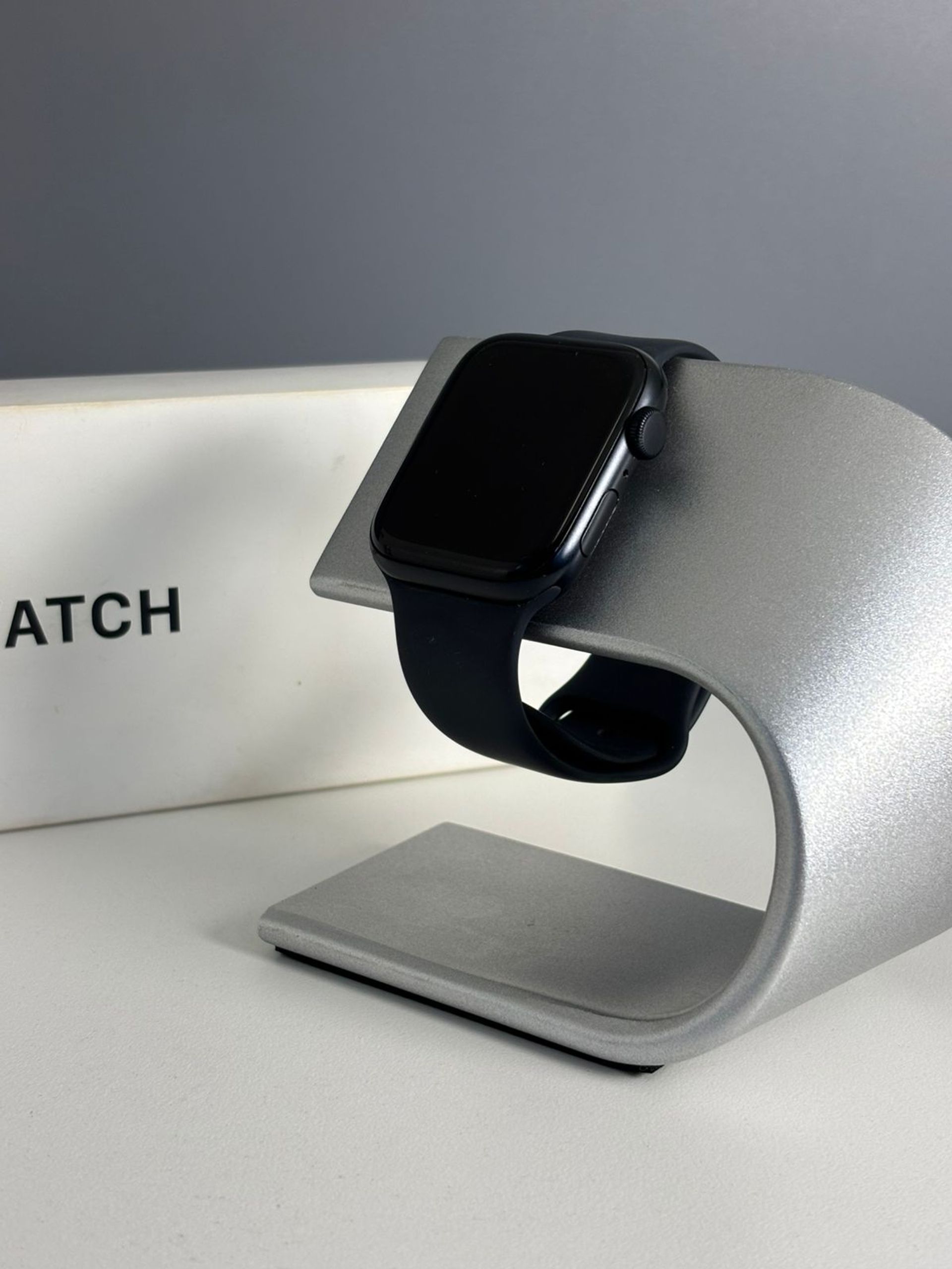 Apple Watch SE 44 мм (2е поколение)