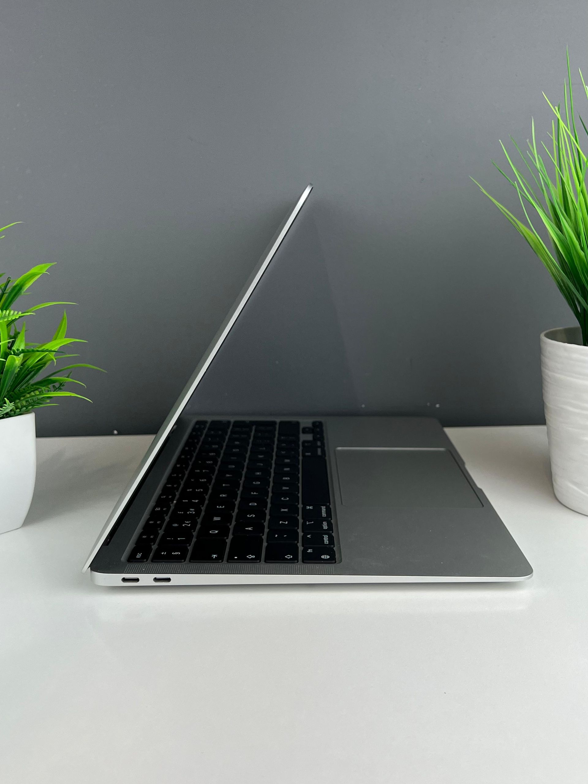 Ноутбук Apple Air M1 ядер 8 GB 256 GB 13 дюймов