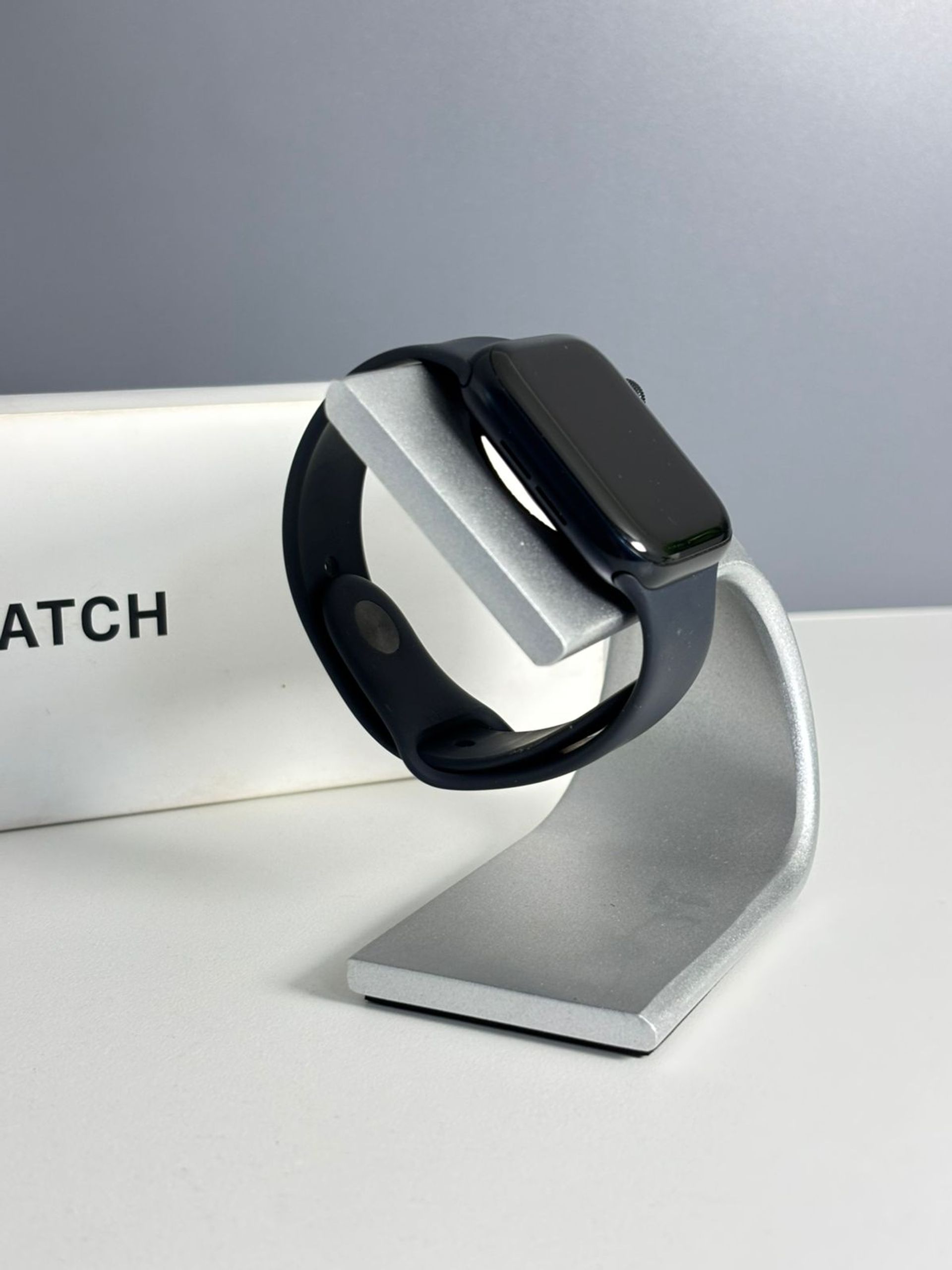 Apple Watch SE 44 мм (2е поколение)