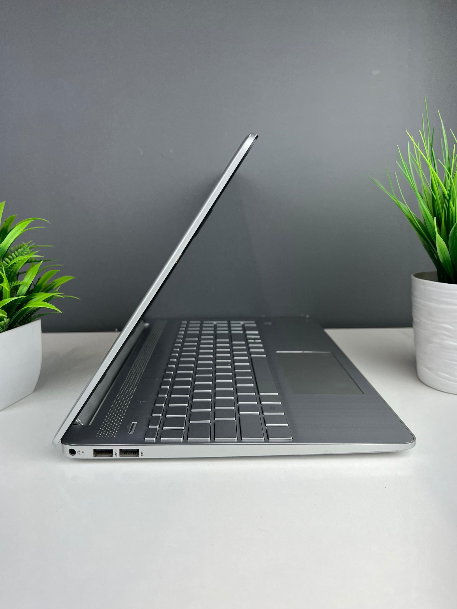 Ноутбук Hp core i3/12-пок  Intel Core i3  12-поколение  ядер 4 GB 240 GB 15 дюймов