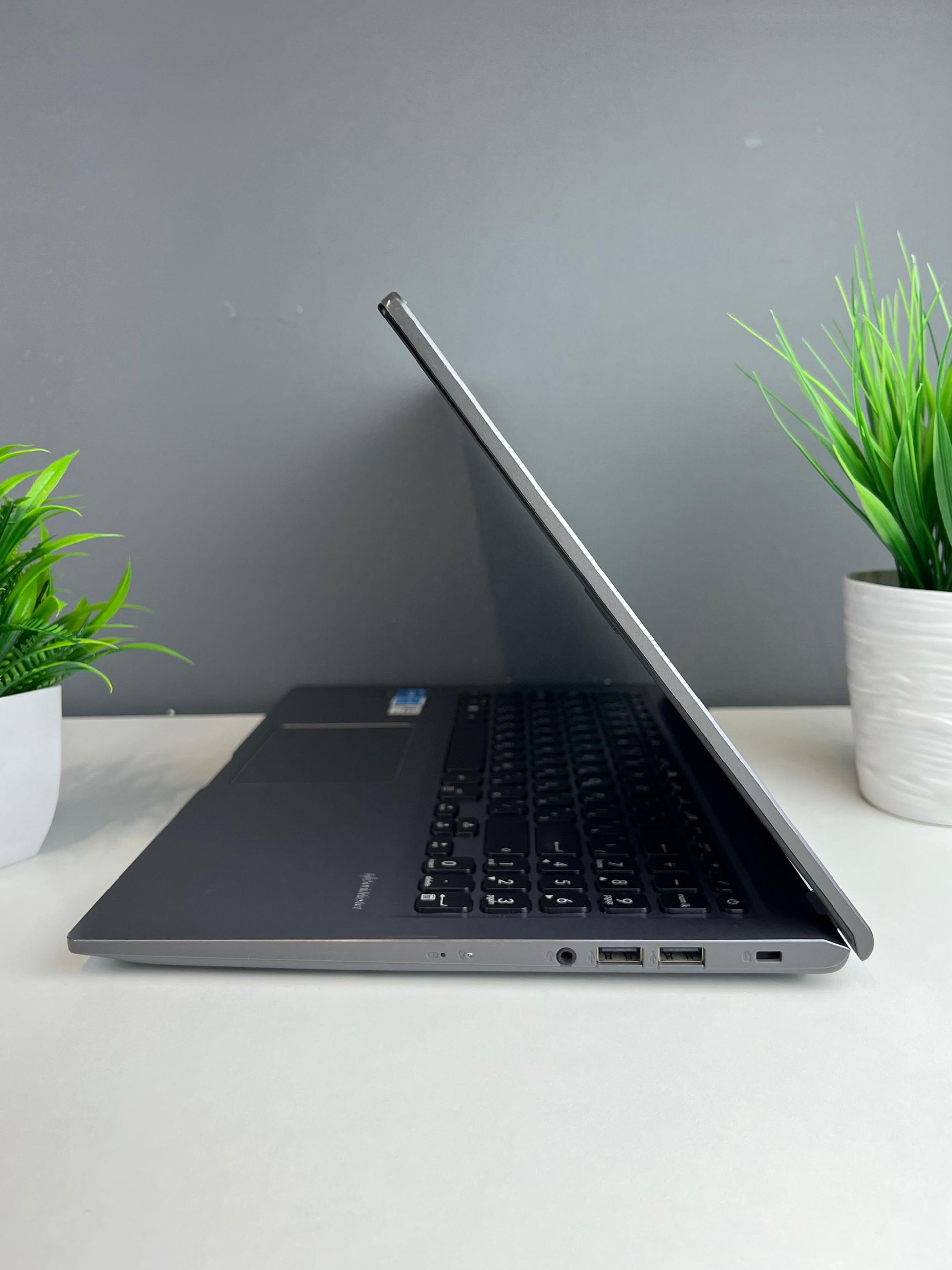 Ноутбук Asus Для работы и учебы  Intel Core i3  11-поколение  ядер 8 GB 512 GB 15 дюймов